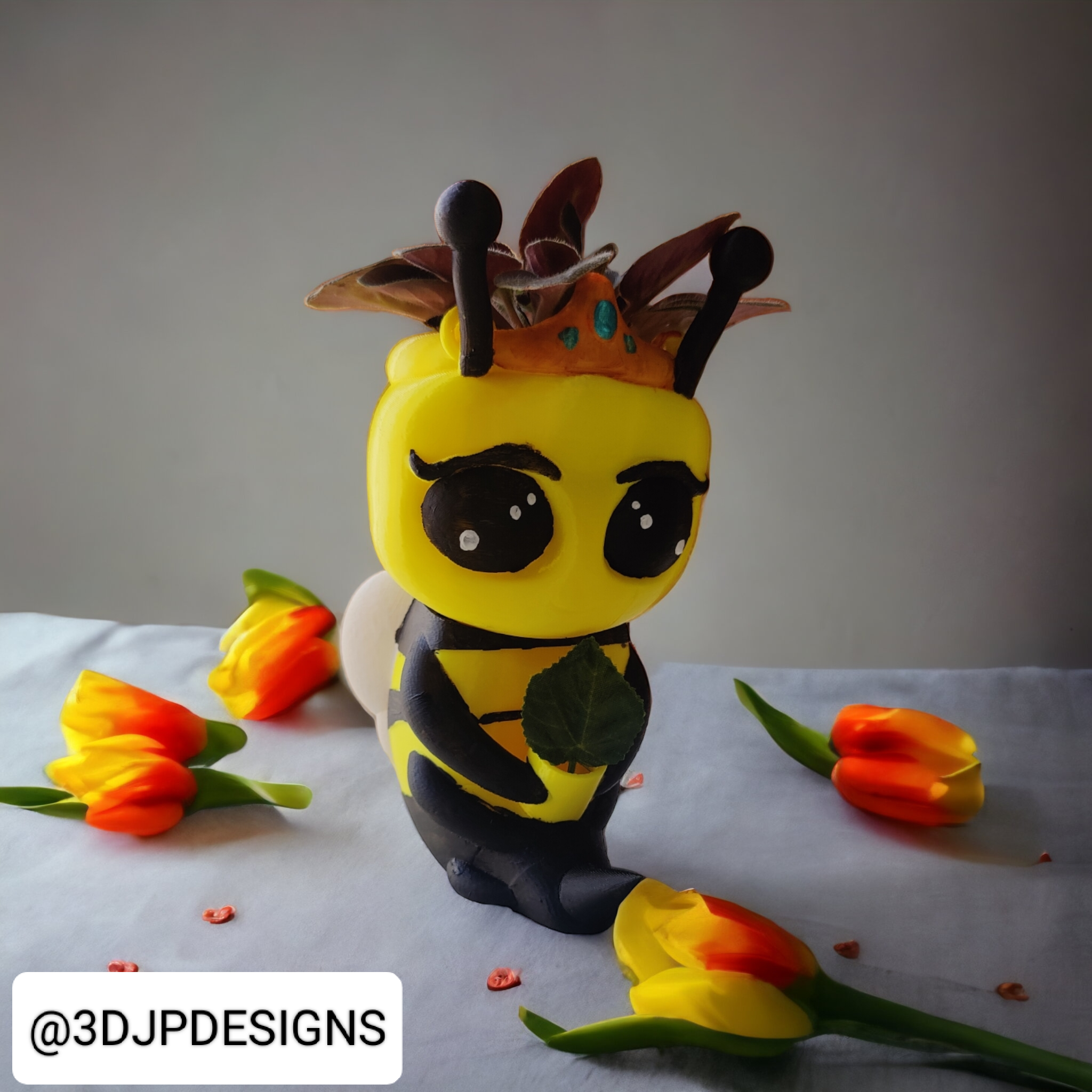 SITTING / HANGING BEE FLOWER PLANT POT