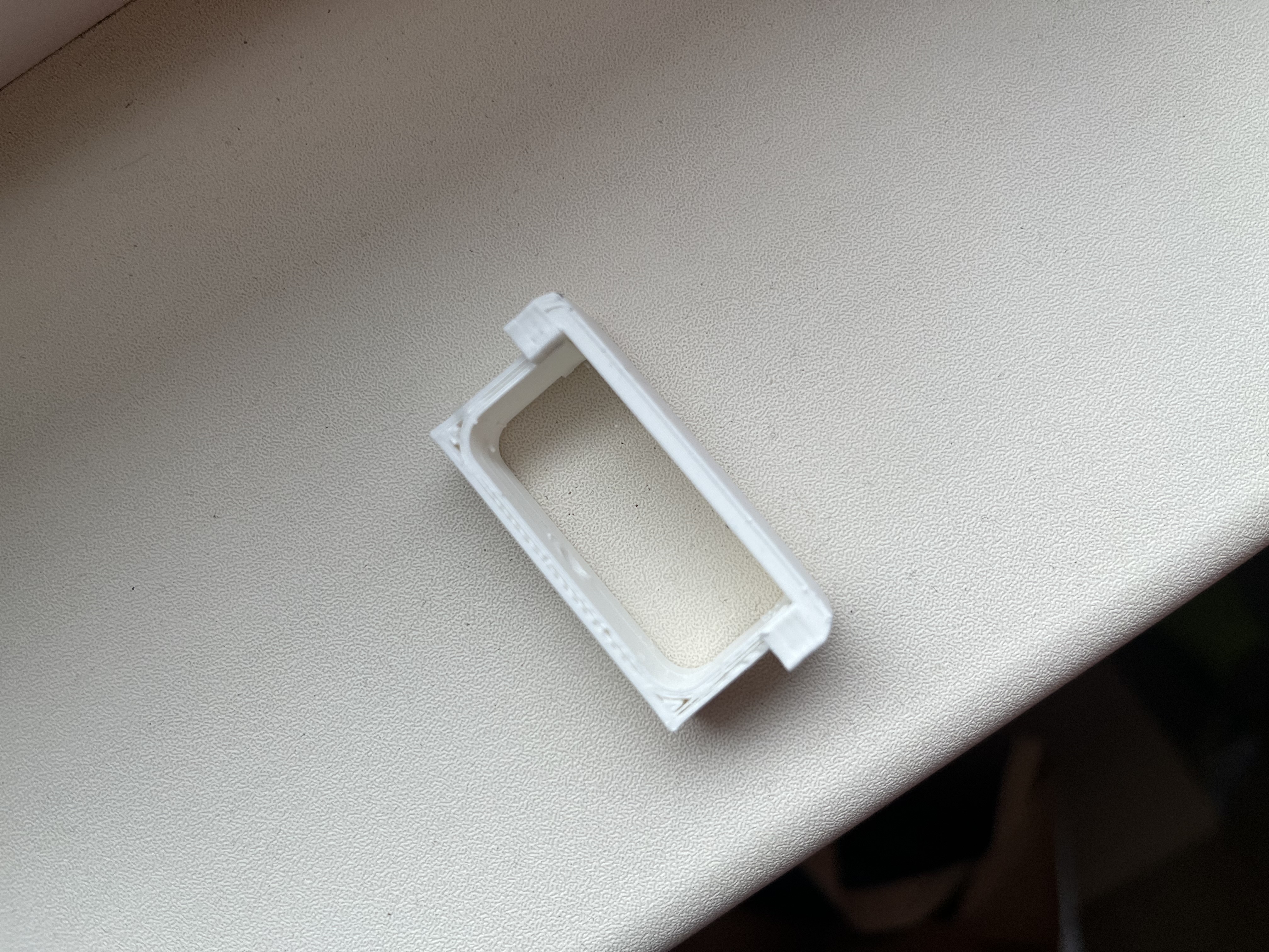Simple click-in cable management