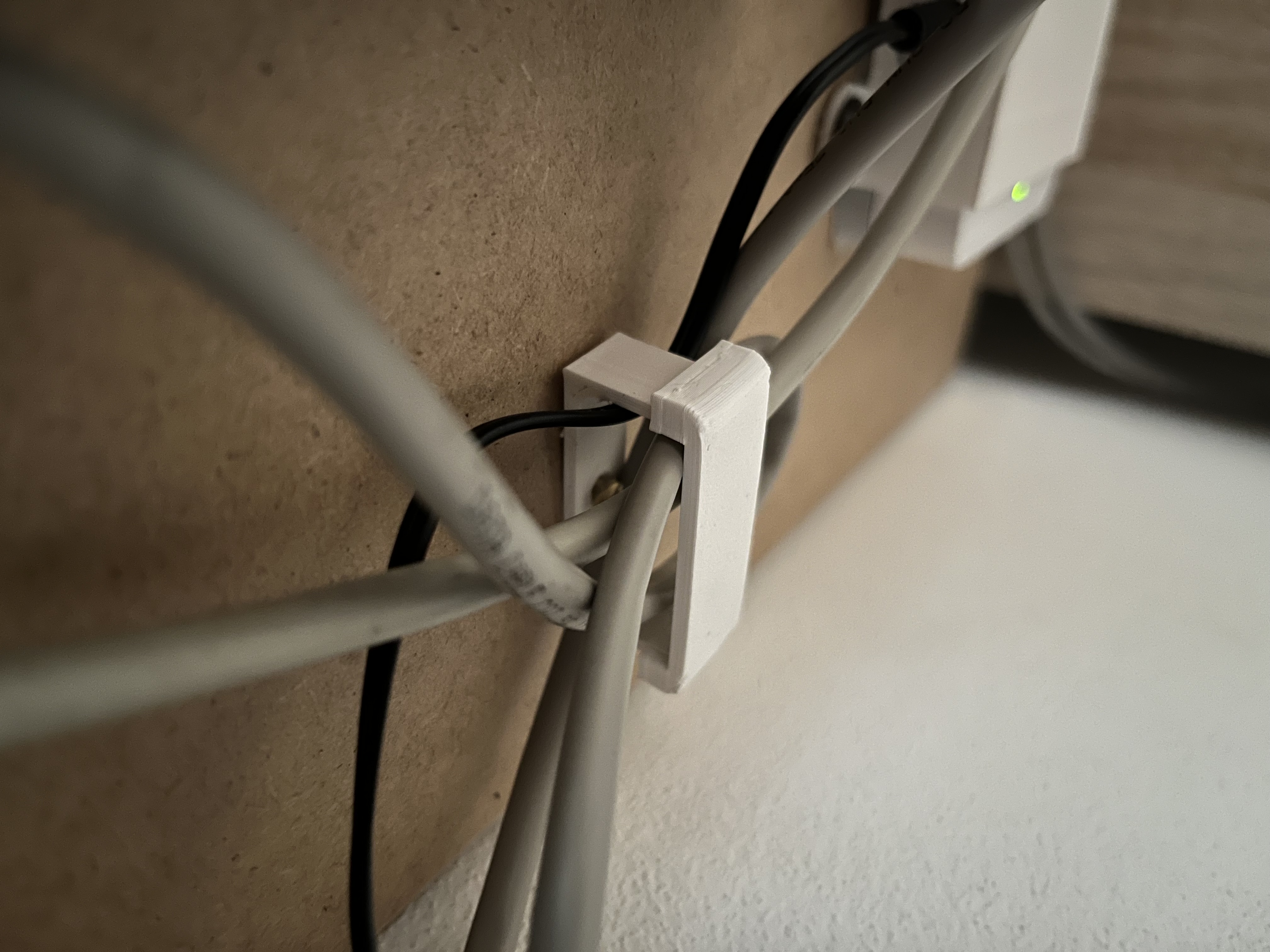 Miniatura 2 do modelo 3D Simple click-in cable management
