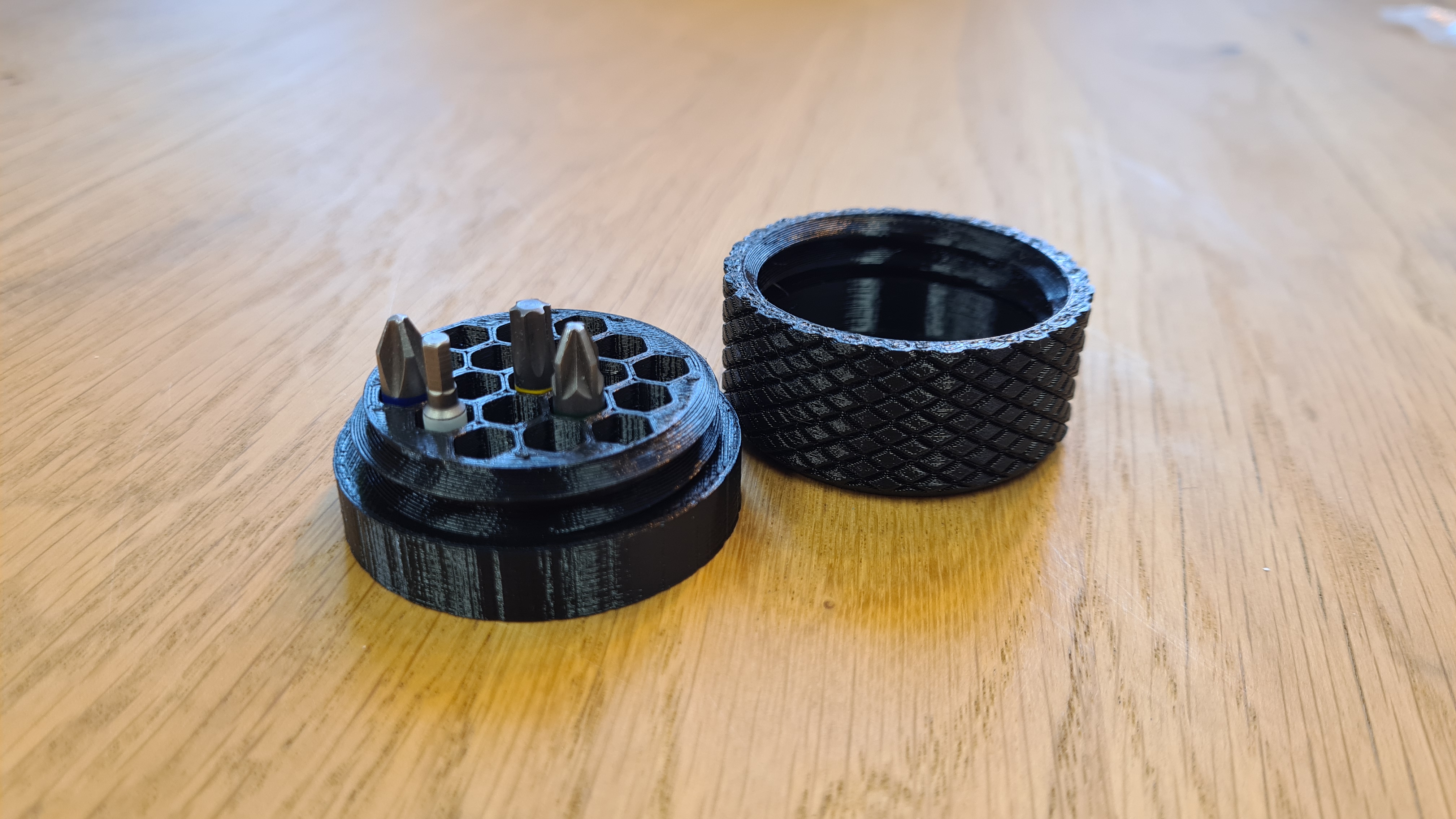 Miniatura 2 do modelo 3D Hex bit storage