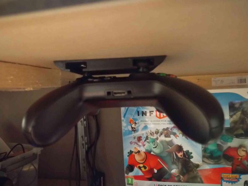 Xbox one controller under desk holder by pokon_nurdspace Download