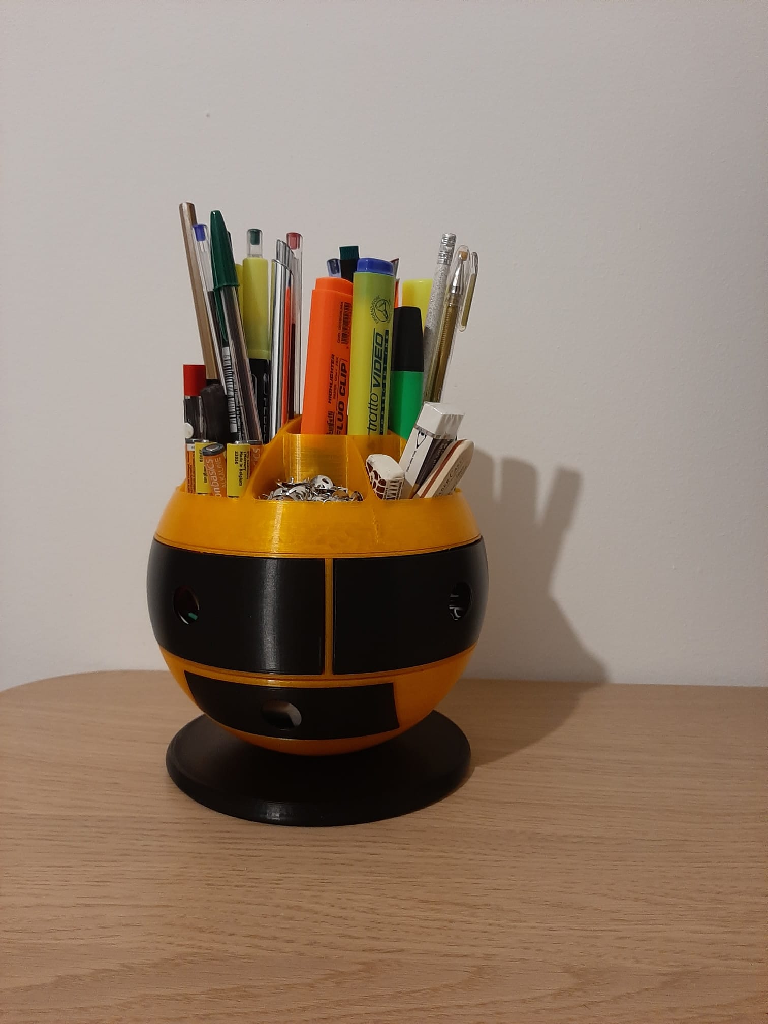 A sphere-shaped organizer