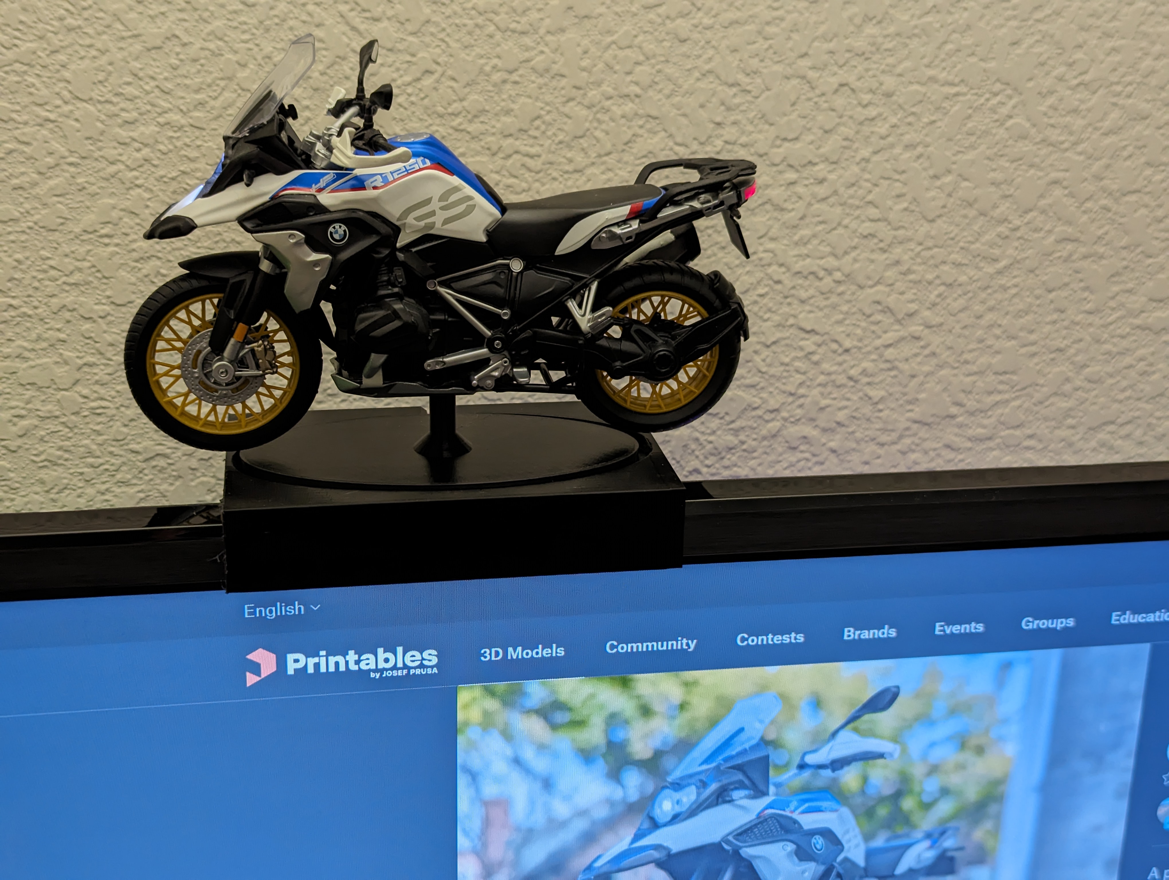 Maisto Model Motorcycle Stand Monitor Shelf