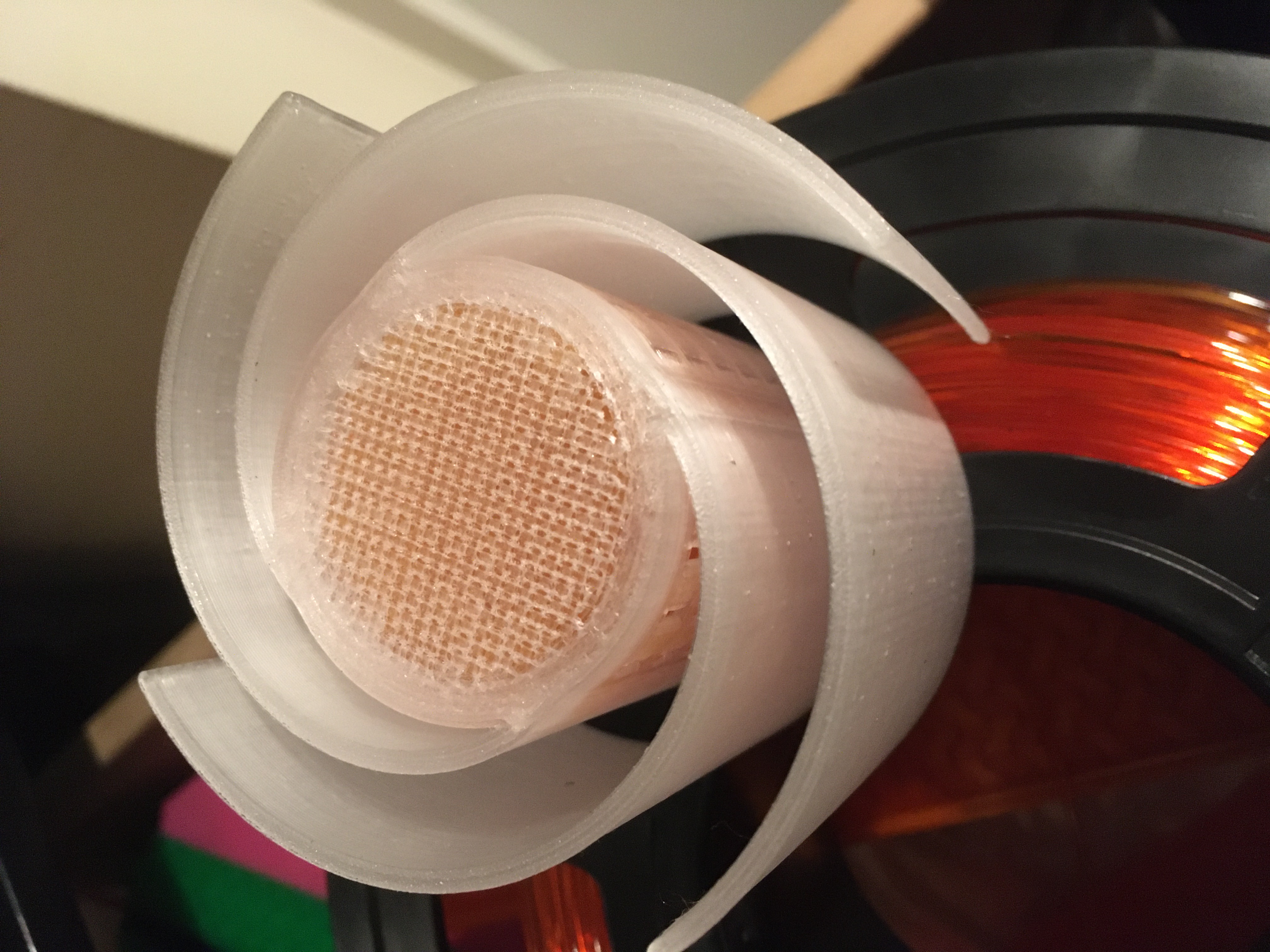 Springy Spiral Spool-hub Desiccant Holder by Scott | Download free STL