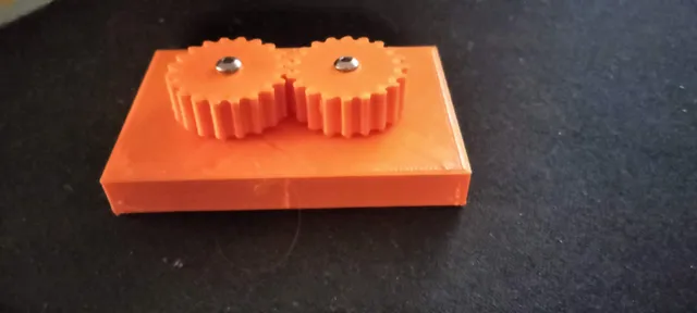 Simple paper crimper