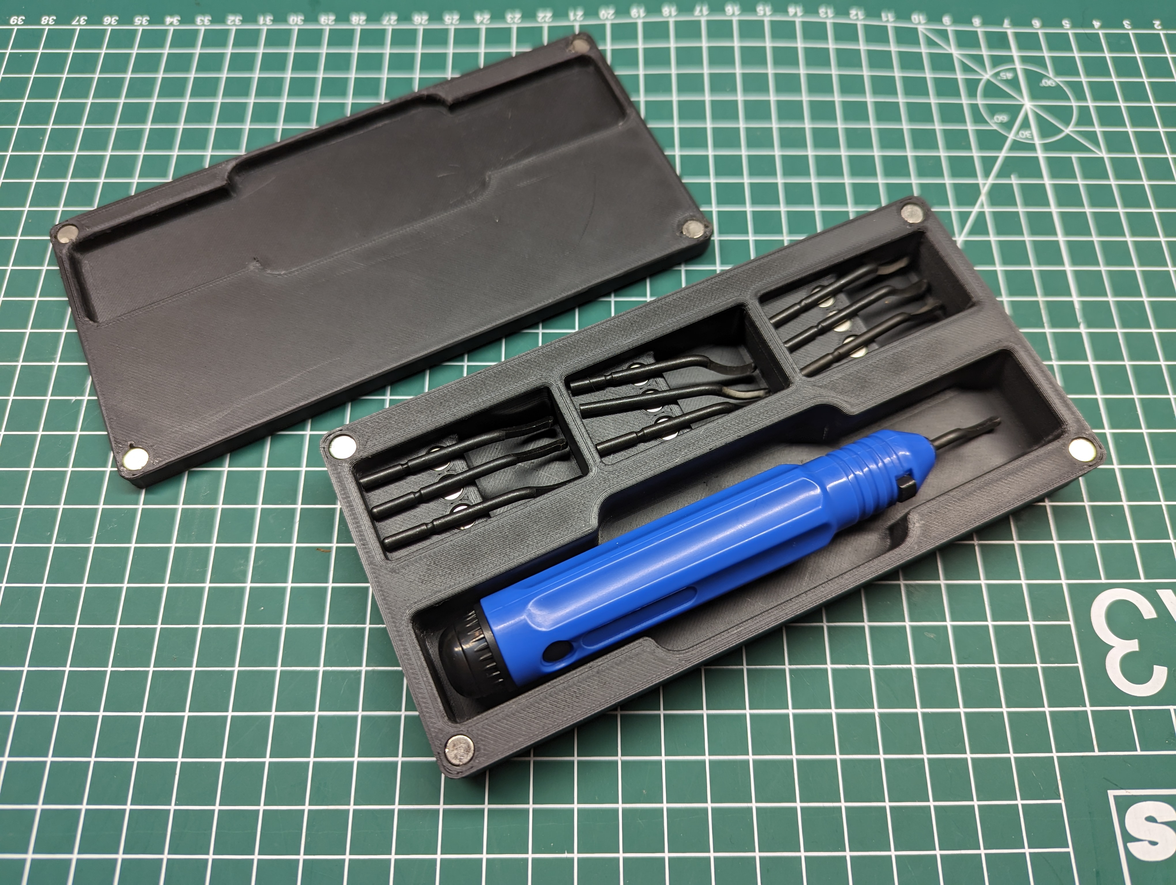 Gridfinity 2x4x4U Deburring Tool Case ( only 6x2 magnets )