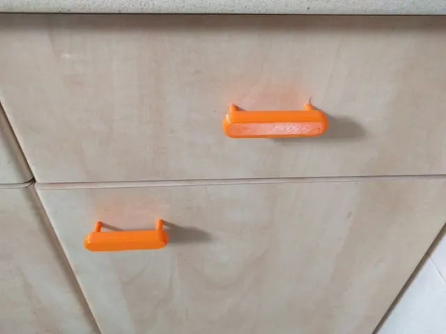 Simple cabinet door handle