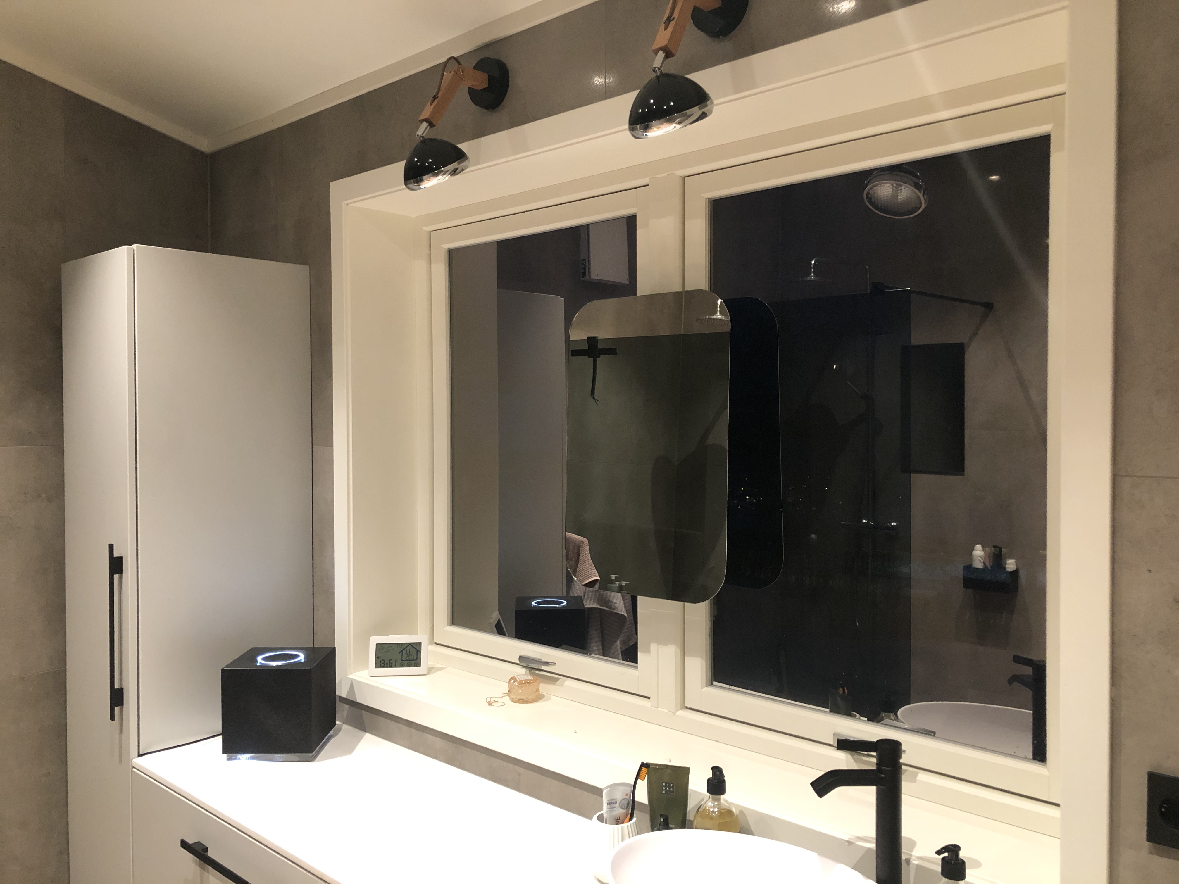 Window beam mounted mirror