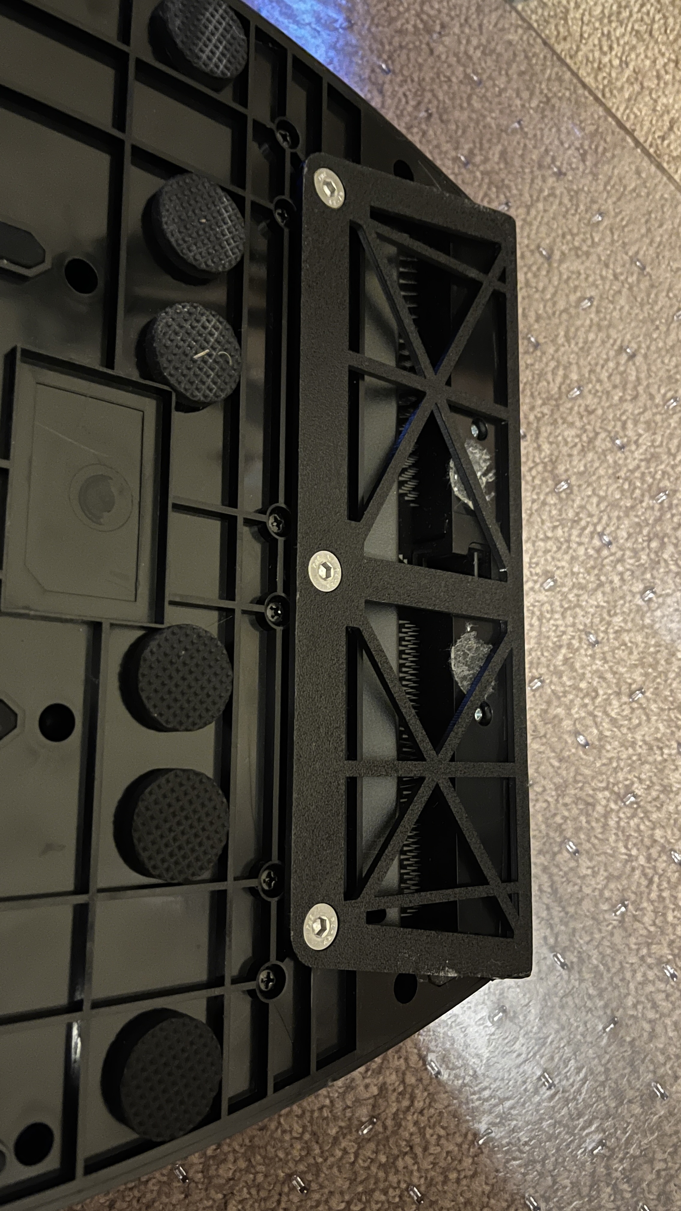 Flat back for Logitech g920 racing pedals - makes the back of the pedals flat to have them against a flat surface without it rotating when pressed
