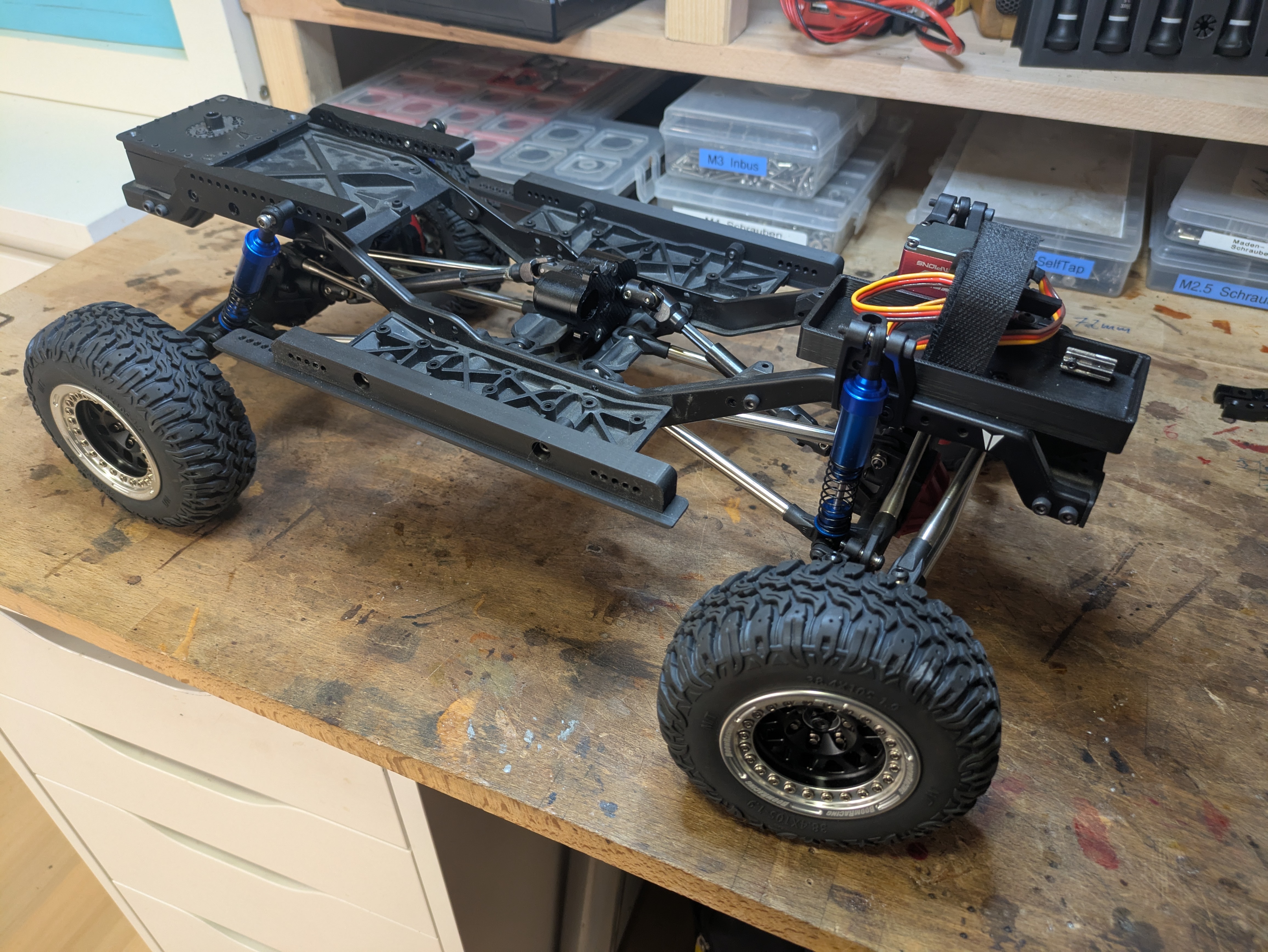 Vanquish VS4-10 - Chassis Parts / Rear-Flat-Shock-Tower / Body-Mounts / Battery-Tray / Etc