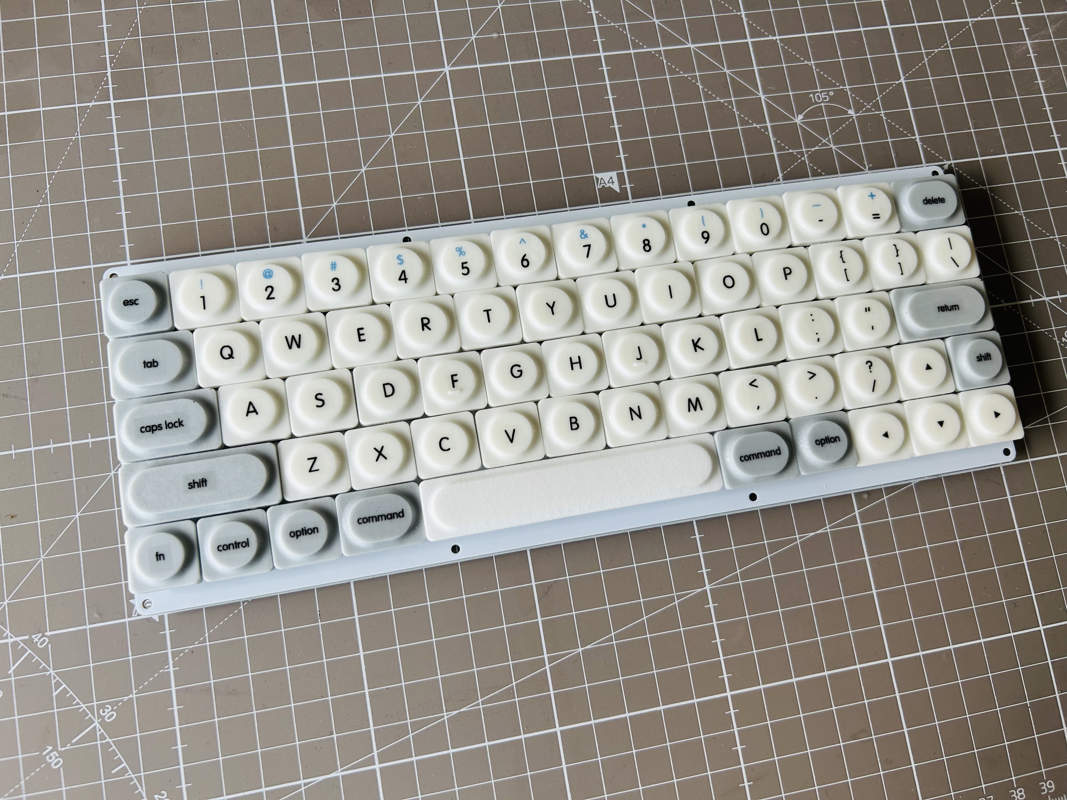Mobop - Retro-inspired keycap set