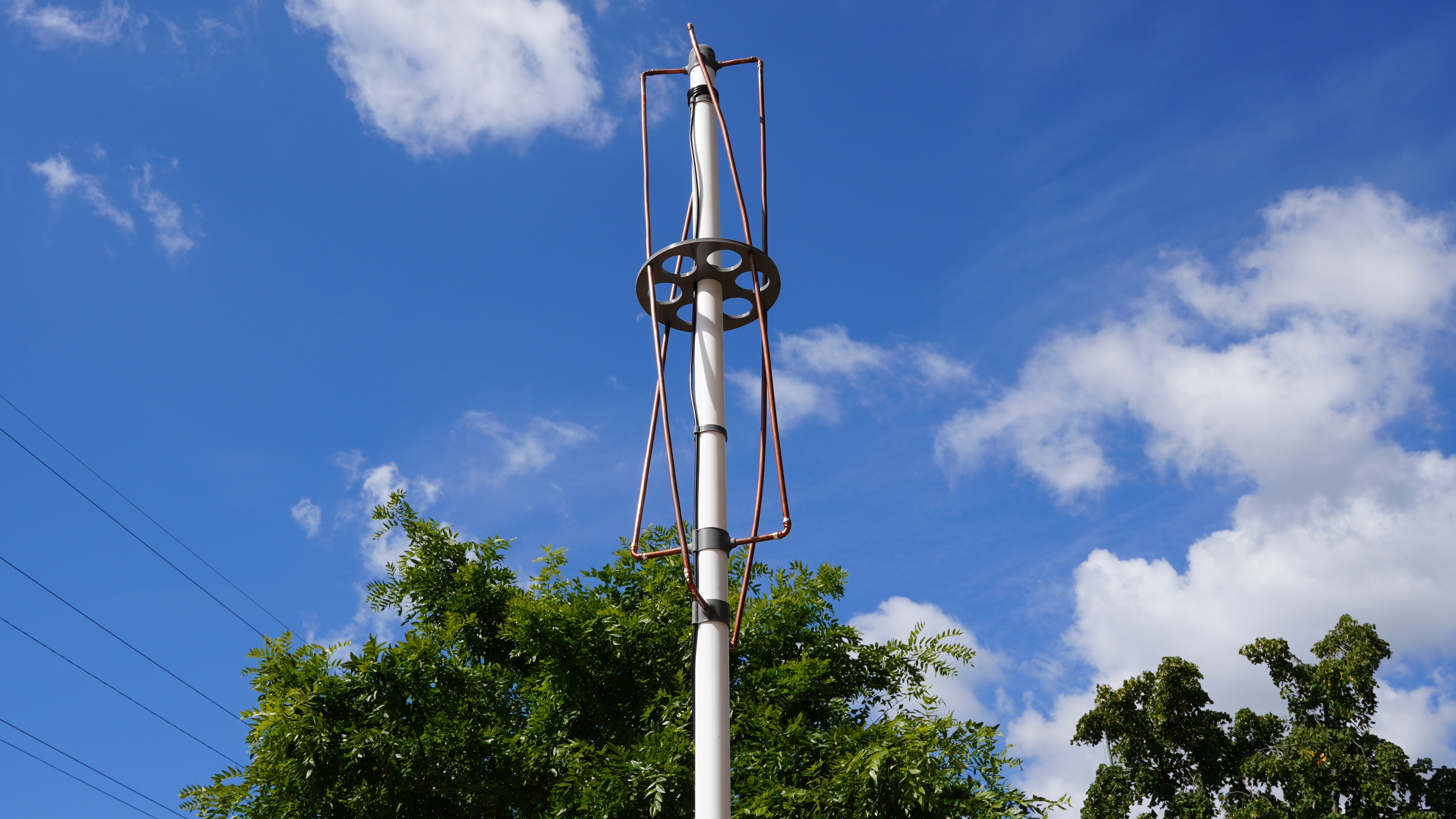 Weather satellite receiving station antenna
