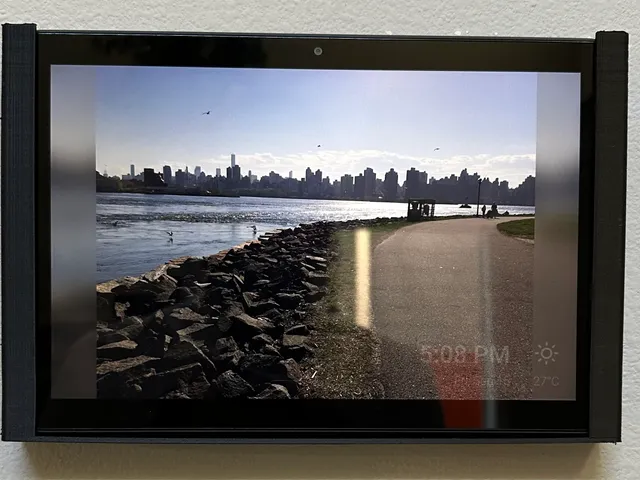 Fire HD 10 Plus with Wireless Charger Wall Mount