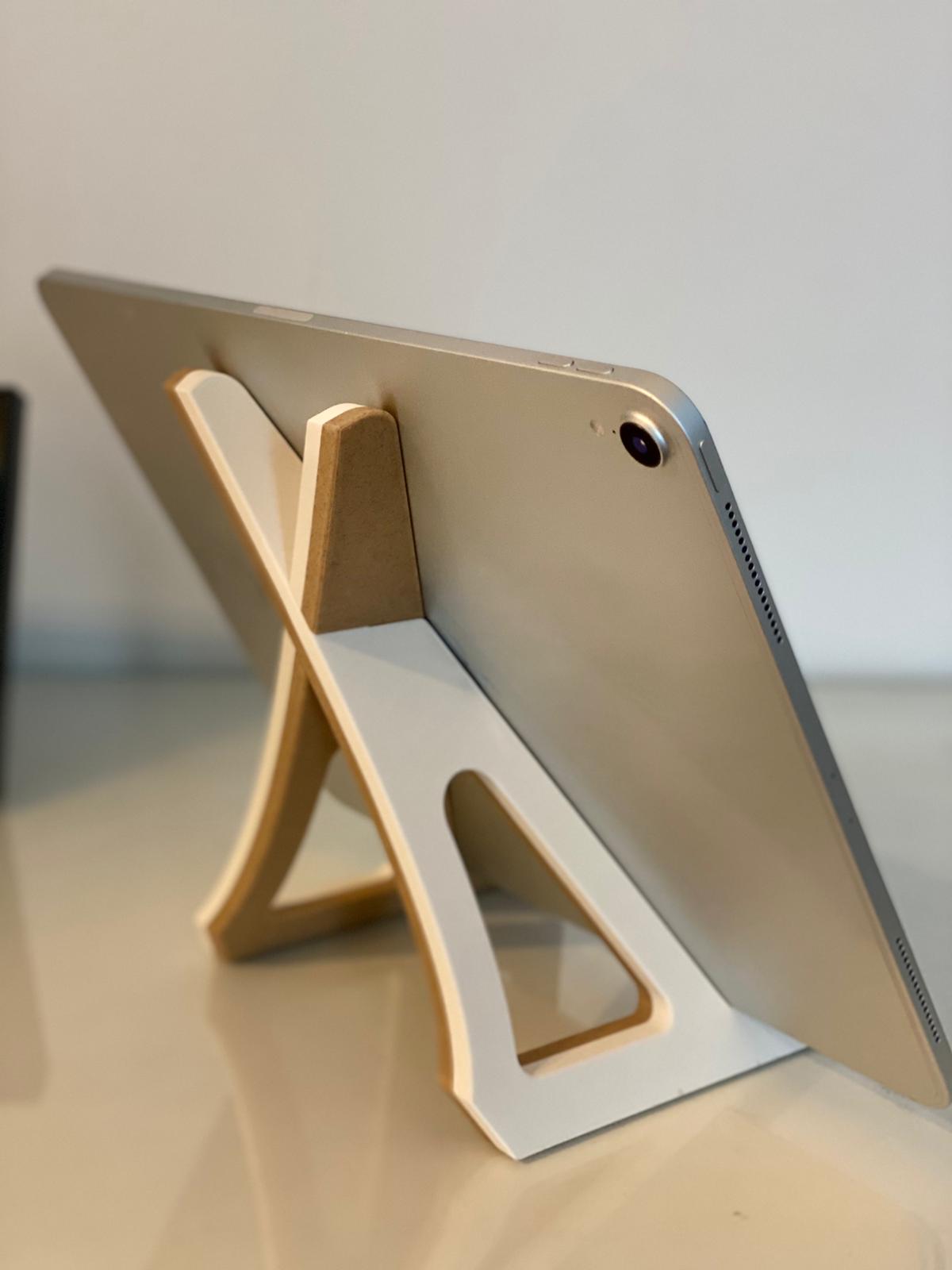 Miniatura 7 do modelo 3D elegant book stand
