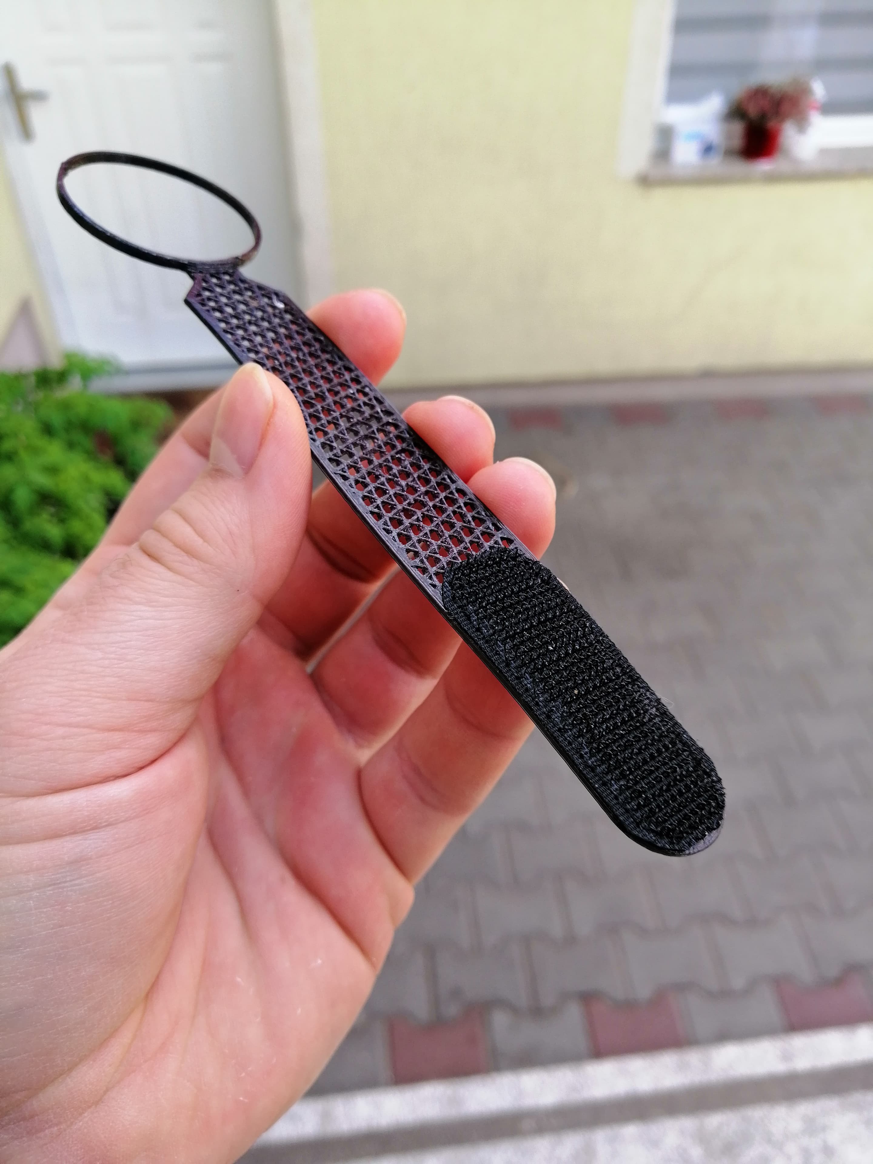 Oculus quest controller gripless straps by MrJW | Download free STL ...
