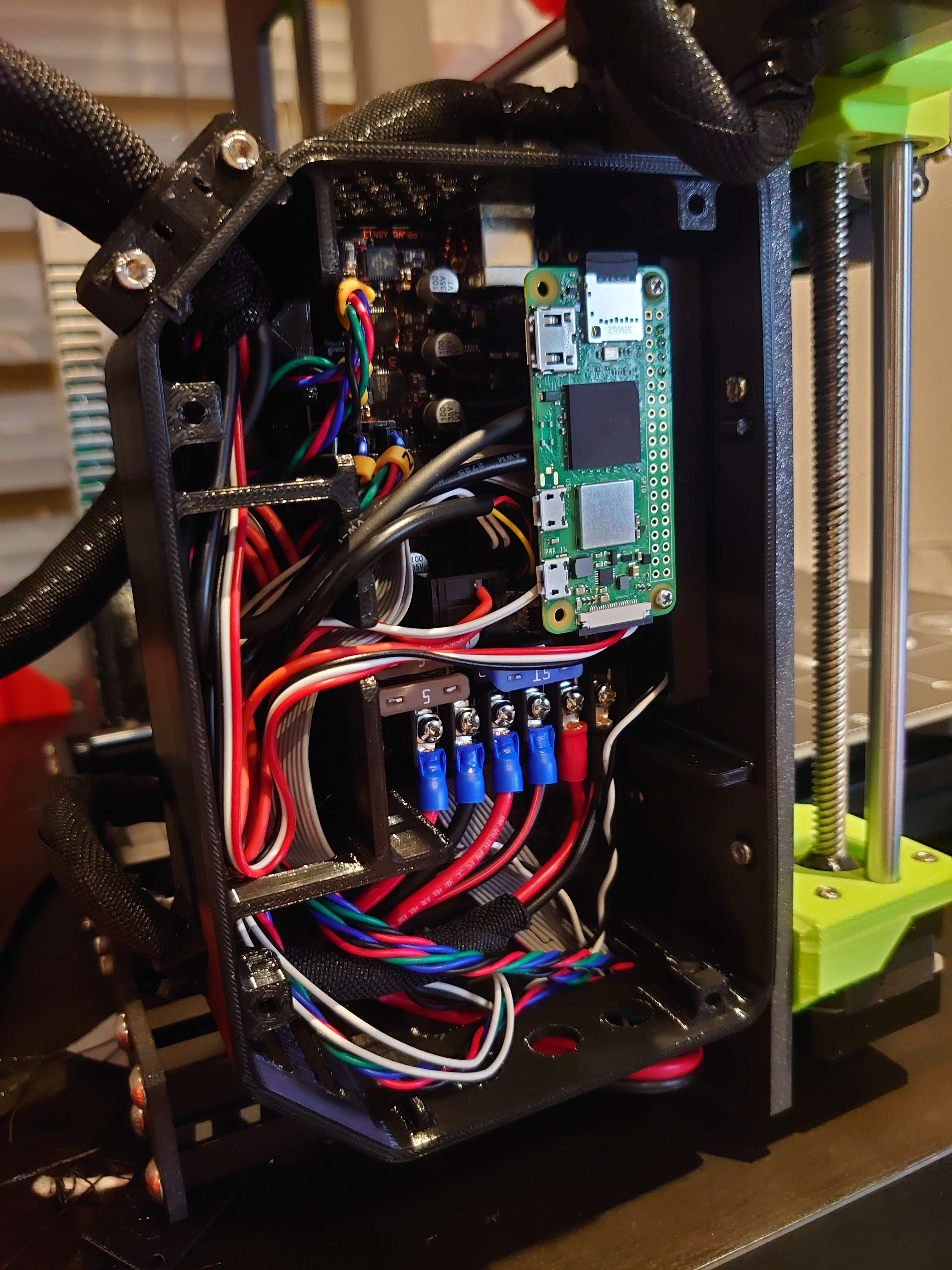 Miniatura 5 do modelo 3D Raspberry Pi Zero/Zero 2W Mounting Bracket for Big Einsy Case