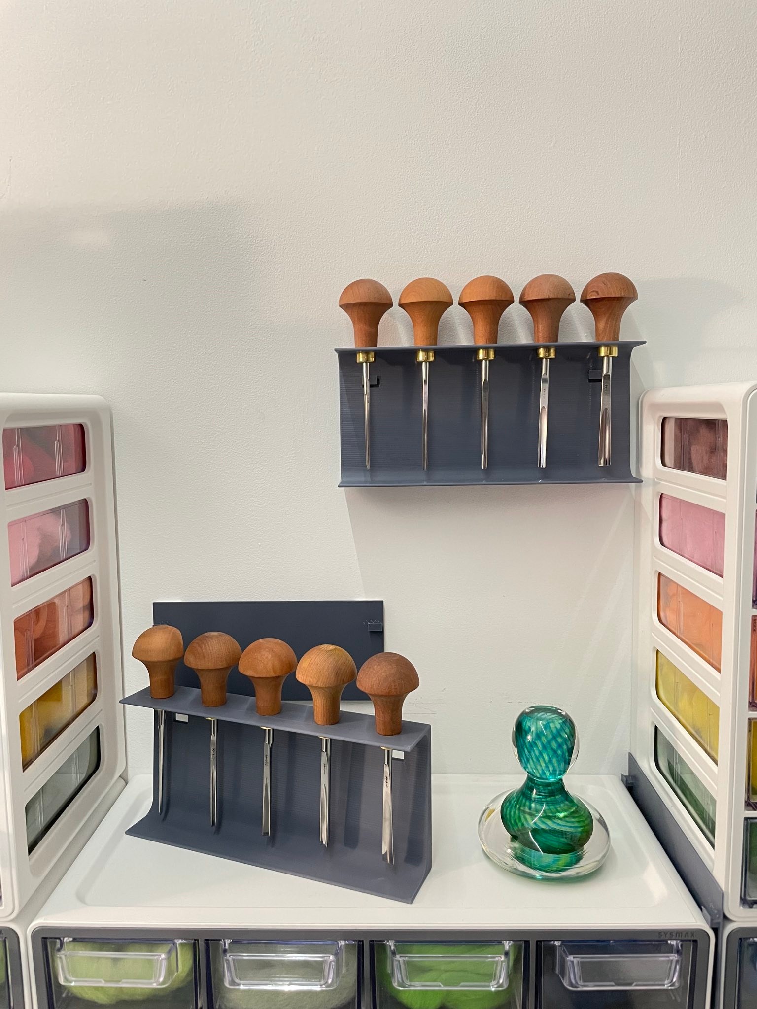 Stand with wall mount for Pfeil carving tools