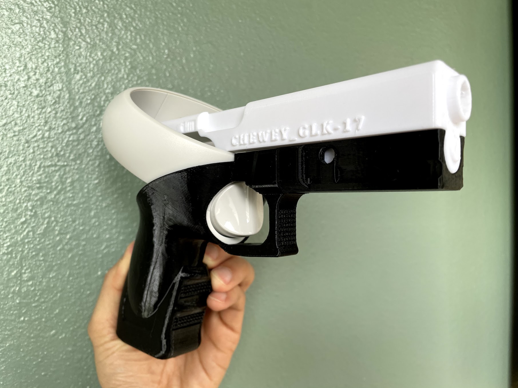 "Chewey_GLK-17" Oculus Quest 2 VR pistol grip