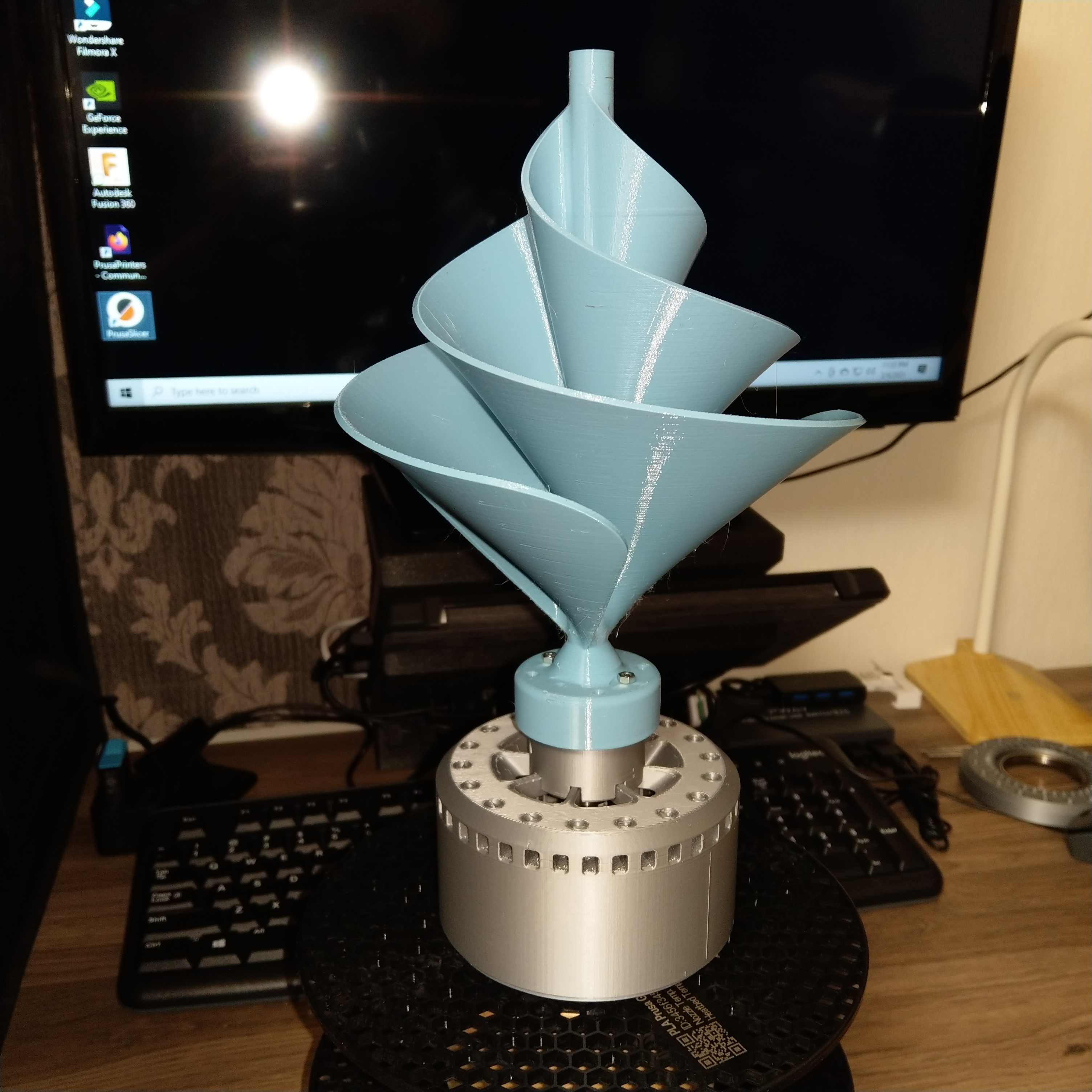 Turbine with Halbach motor linkage