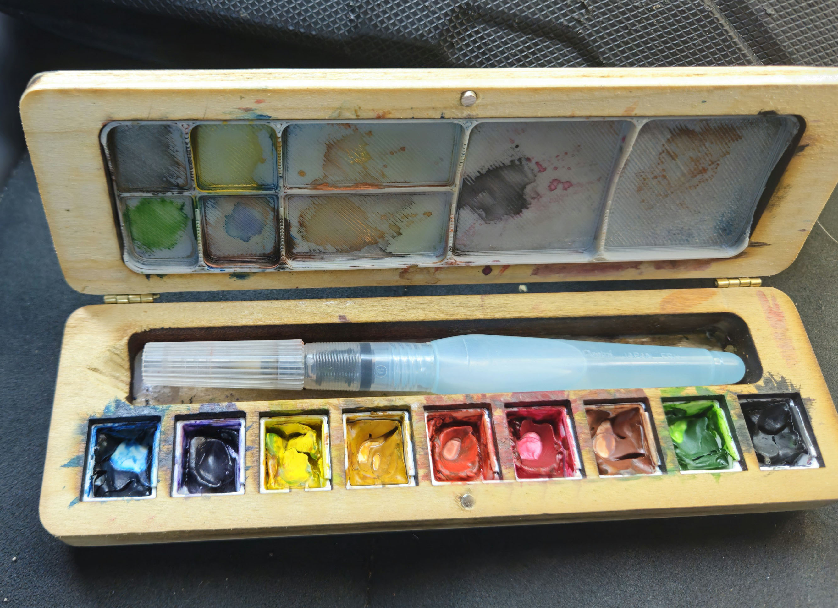 travel watercolor pallet and brush holder