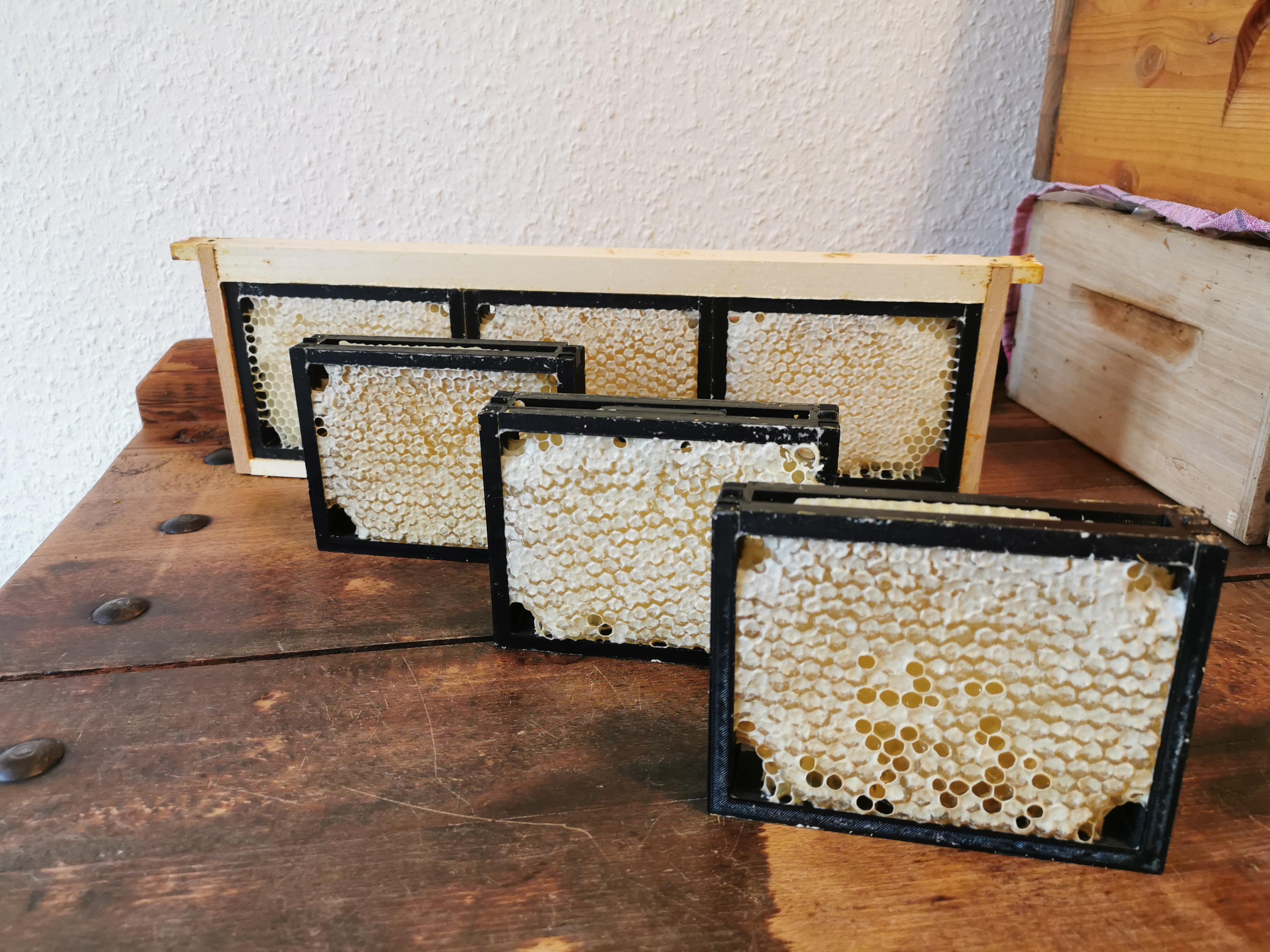 Frame for raw comb honey (v1)