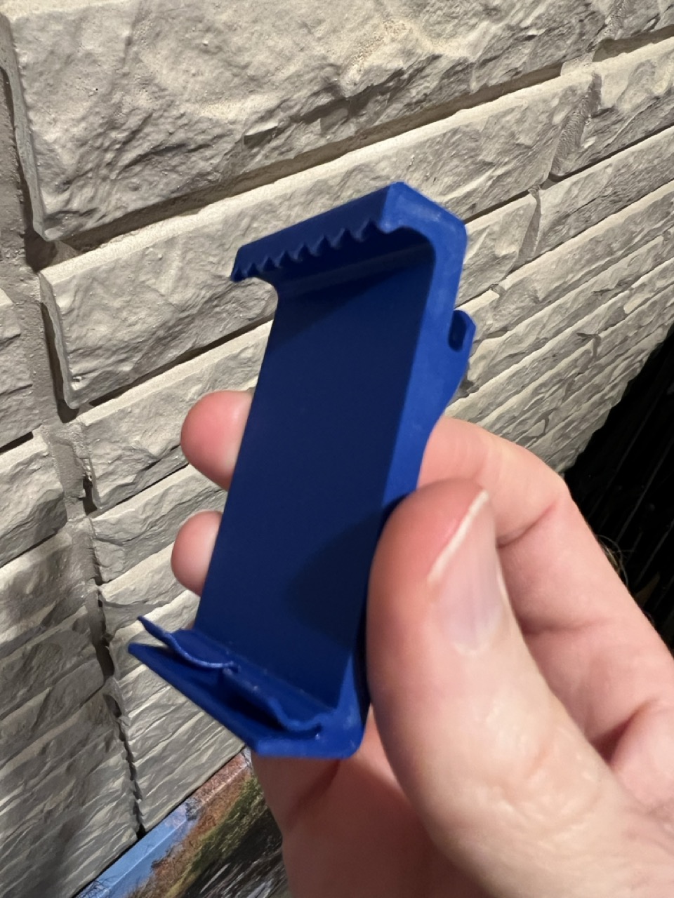 Brick clip picture hanger