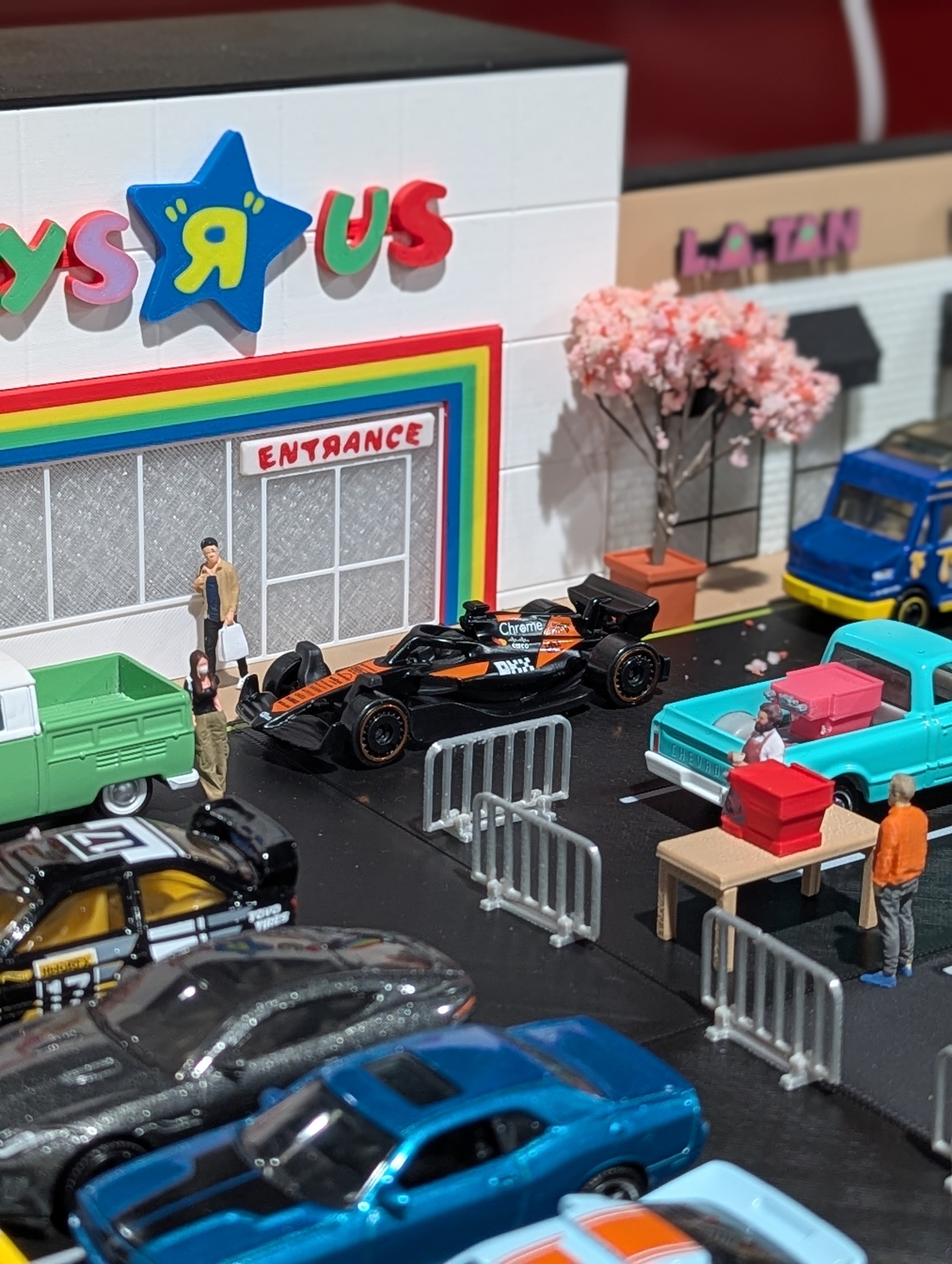 Toys R Us Model Set - 1:64 Scale Diorama — thumbnail 14