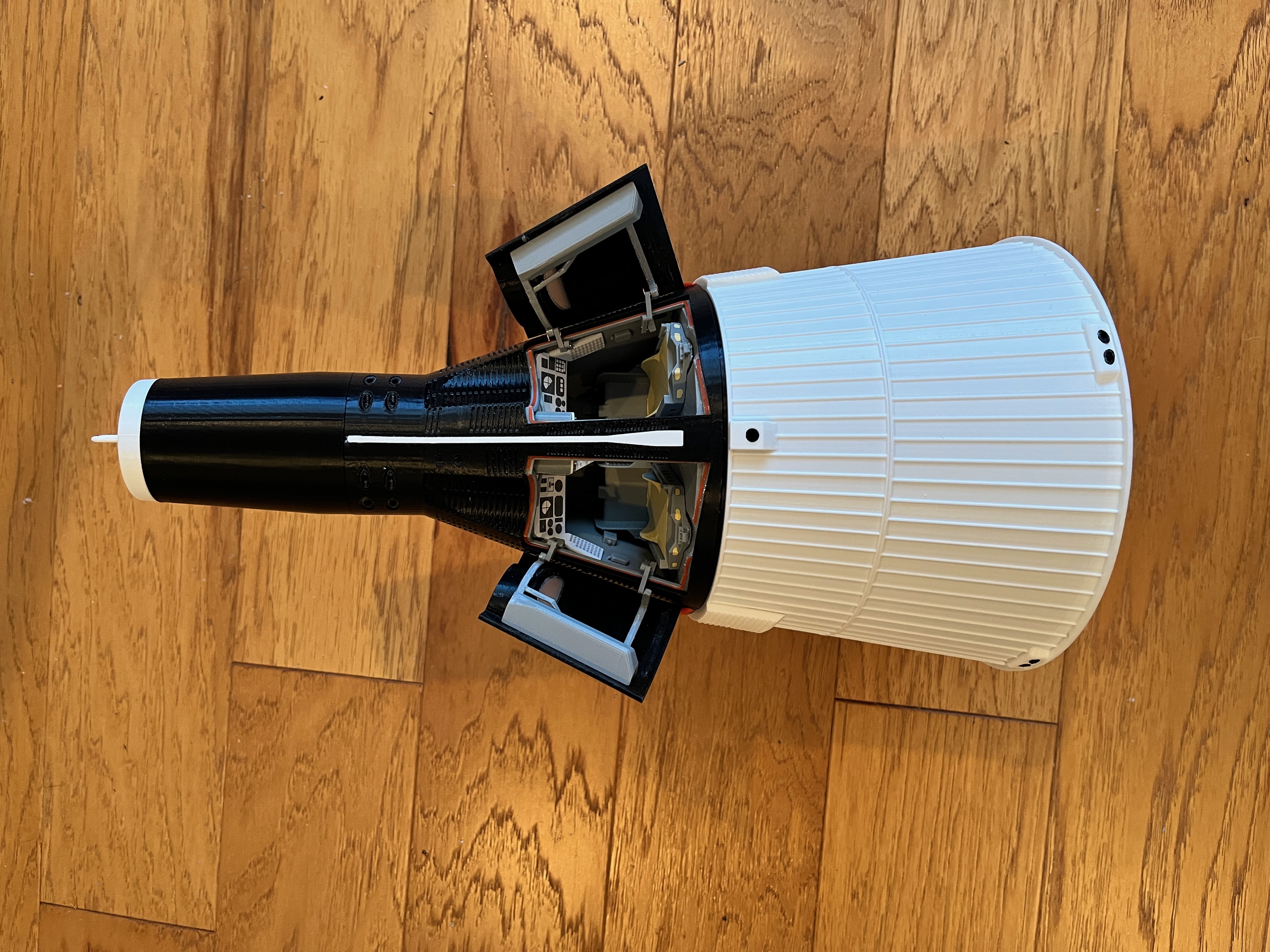 Miniatura 2 do modelo 3D Gemini Capsule