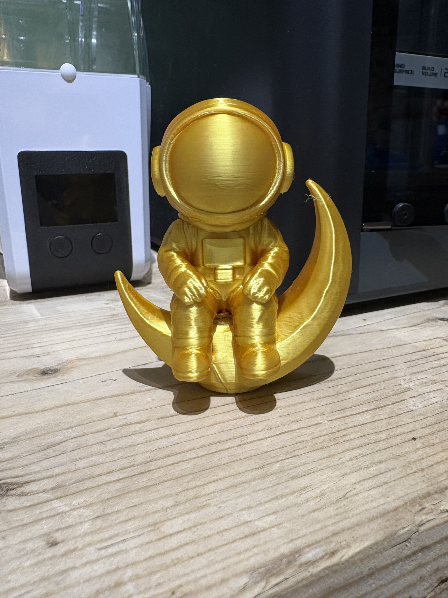 Spaceman sat on moon — thumbnail 8