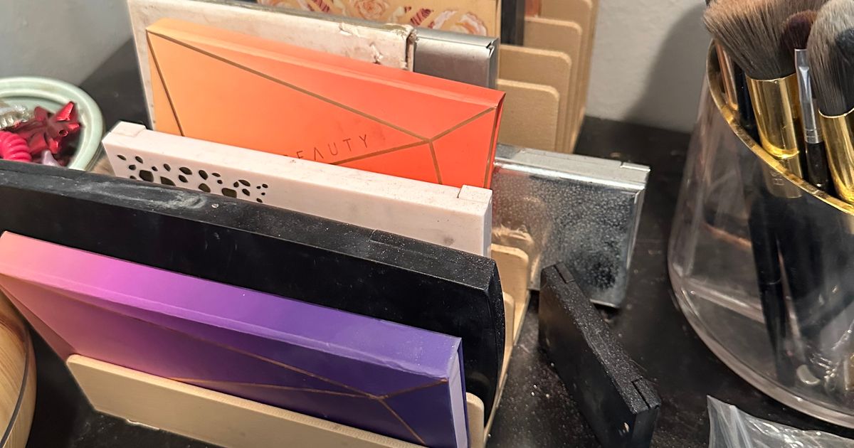 Makeup Palette Holder by andrewwreed Download free STL model