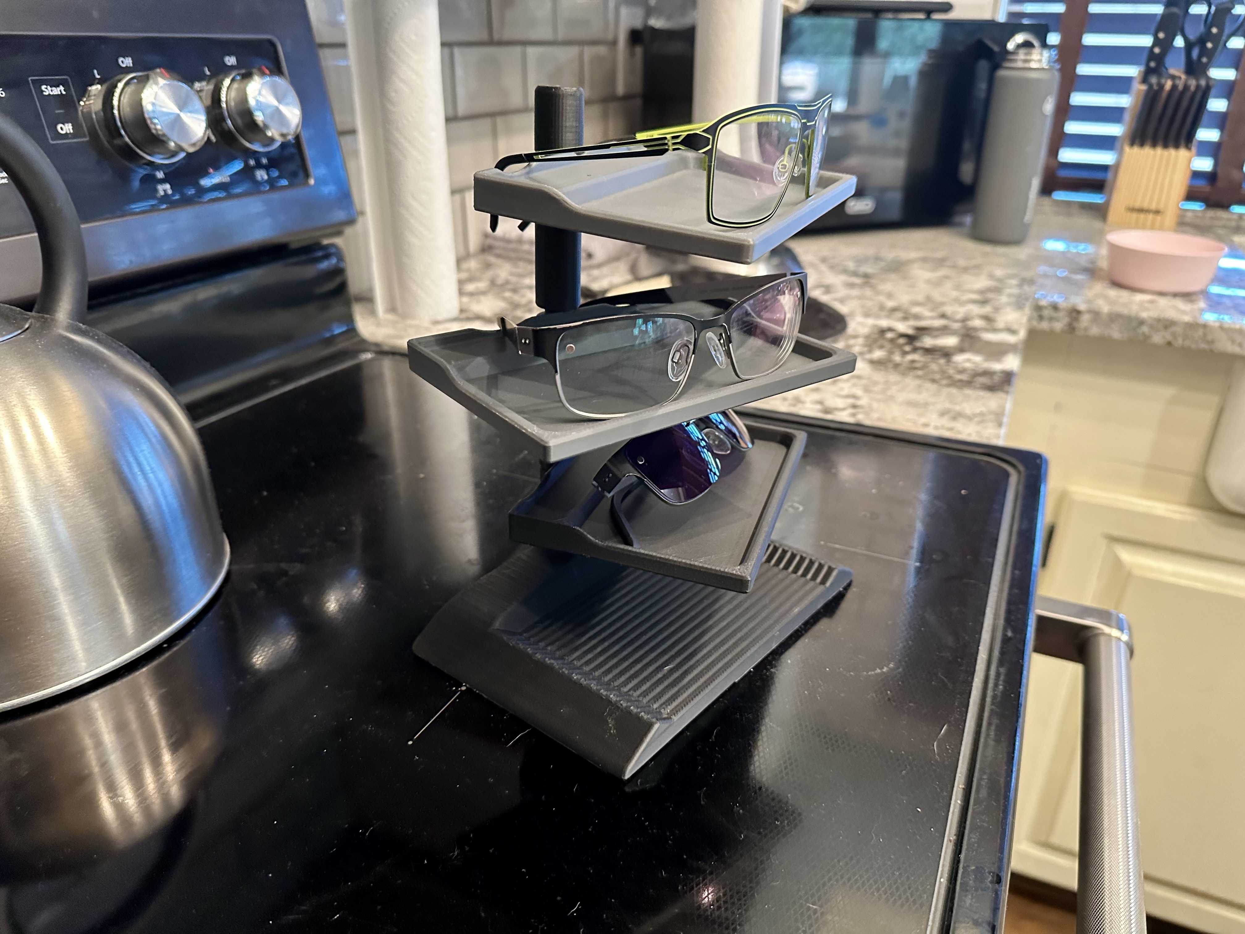 Rounded eyeglasses holder by DavidPinAZ Download free STL model