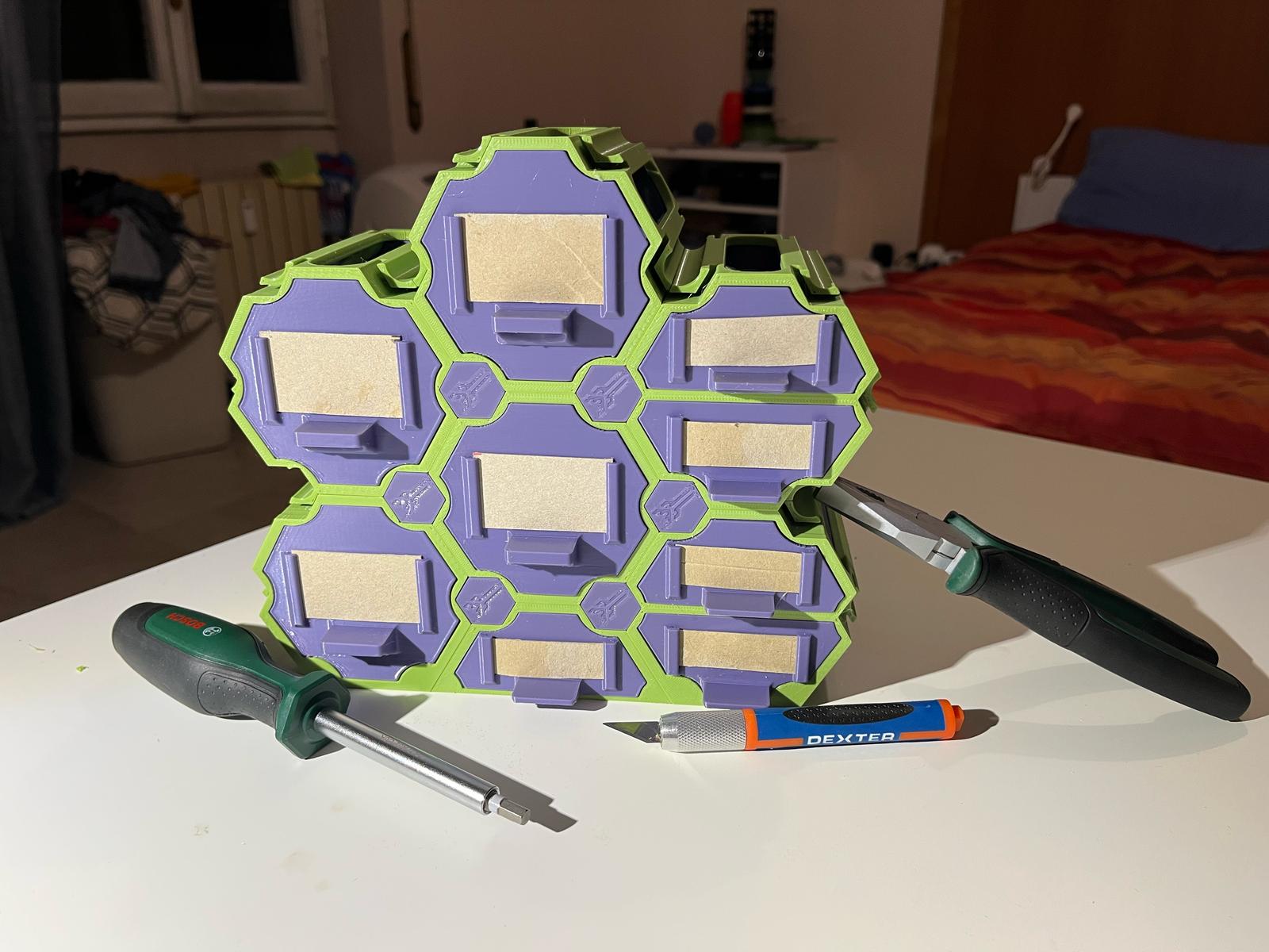 HexaBin: Hexagonal Modular Organizer