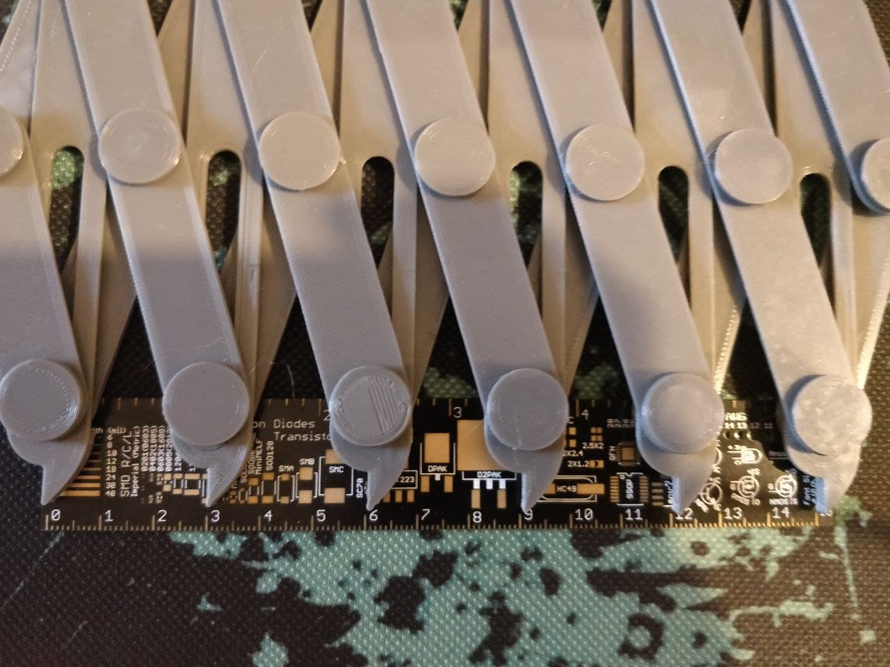 Miniatura 2 do modelo 3D EQUAL SPACE DIVIDER