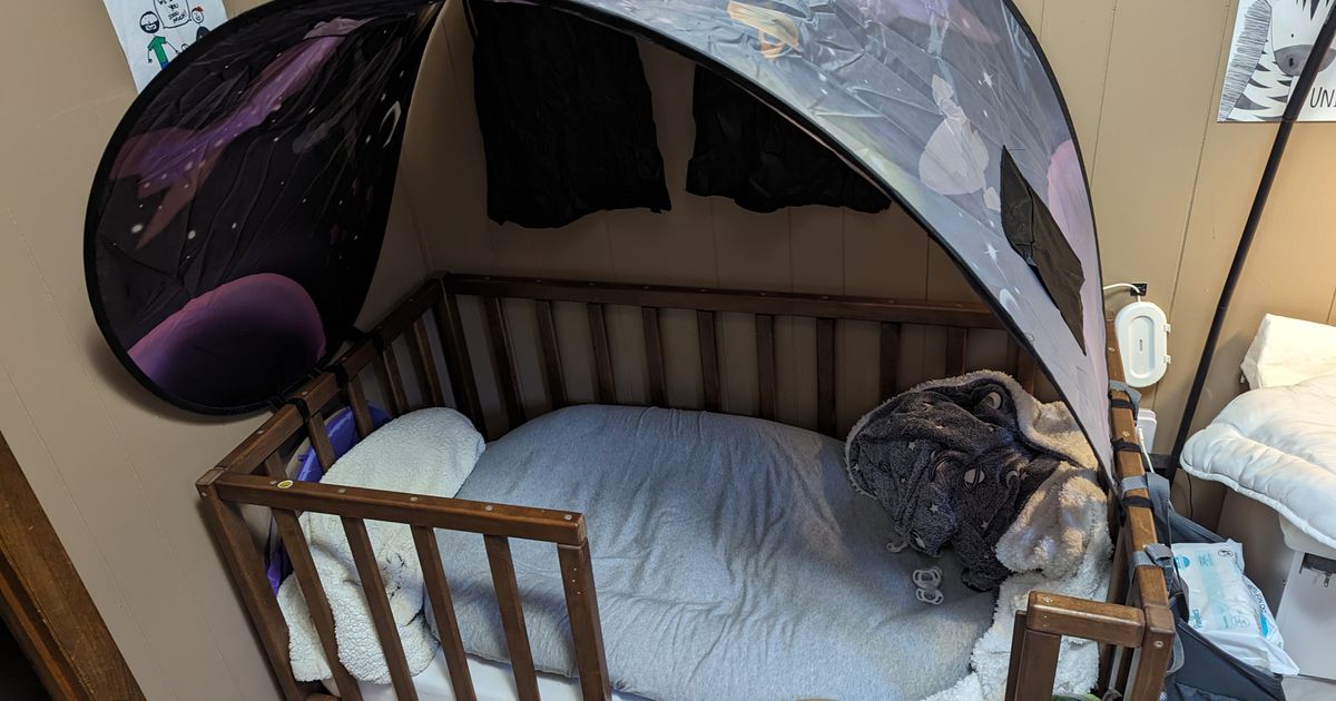 Crib bed outlet tent