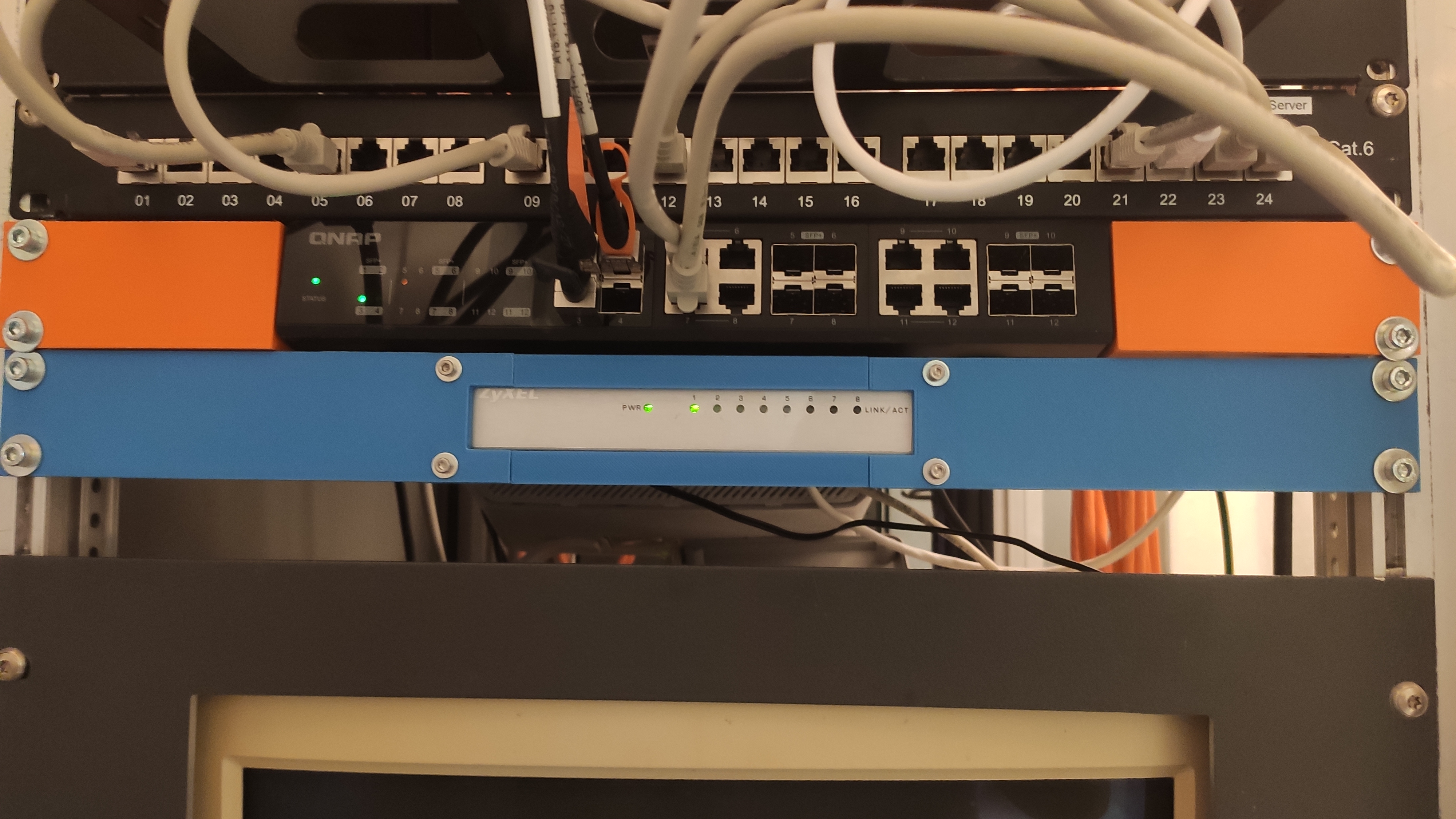 19" 1U Rackmount for Zyxel Desktop Switch