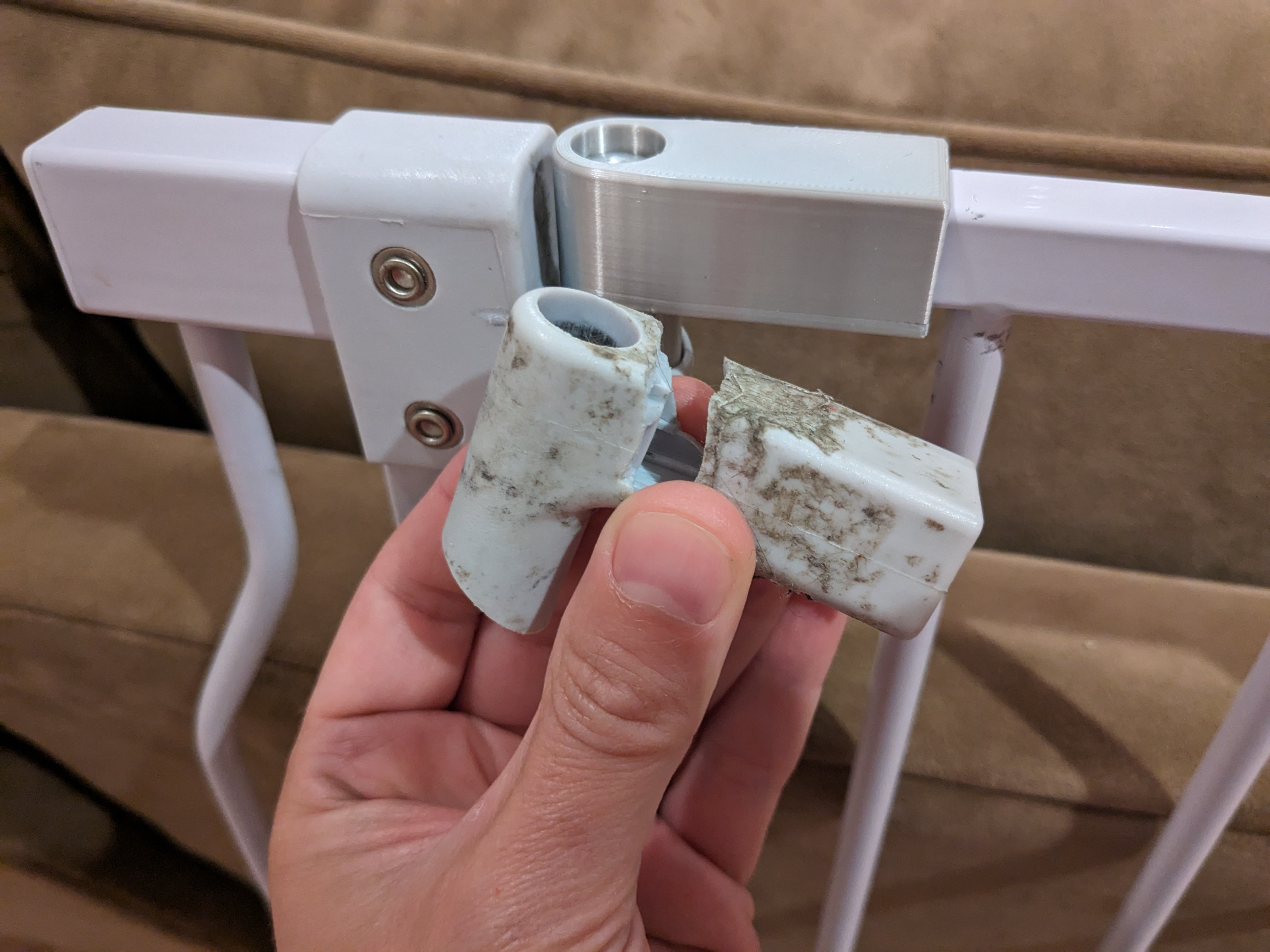 Summer baby gate hinge