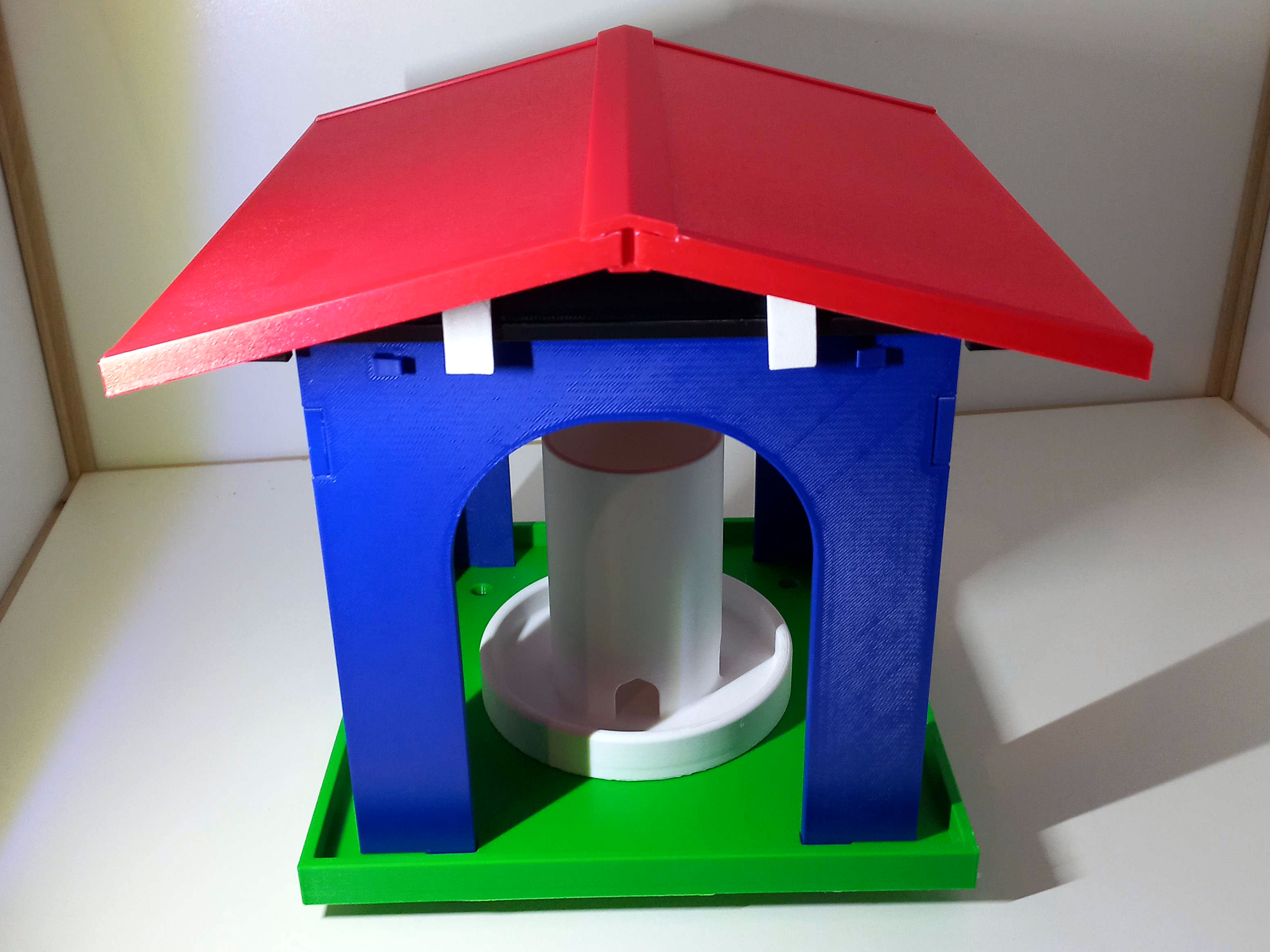 Improved Birdfeeder/Birdhouse (fusion360)