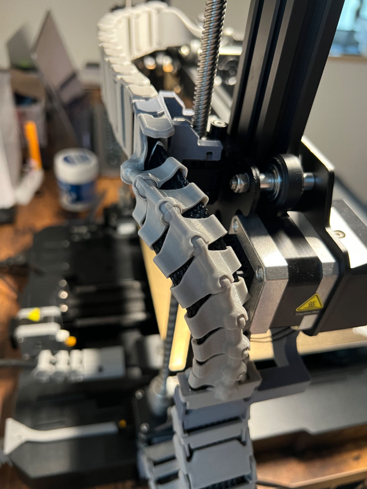 Connecter for Fizzy Chickens' Ender3 S1 cable chain to rogerquin‘s cable chain.