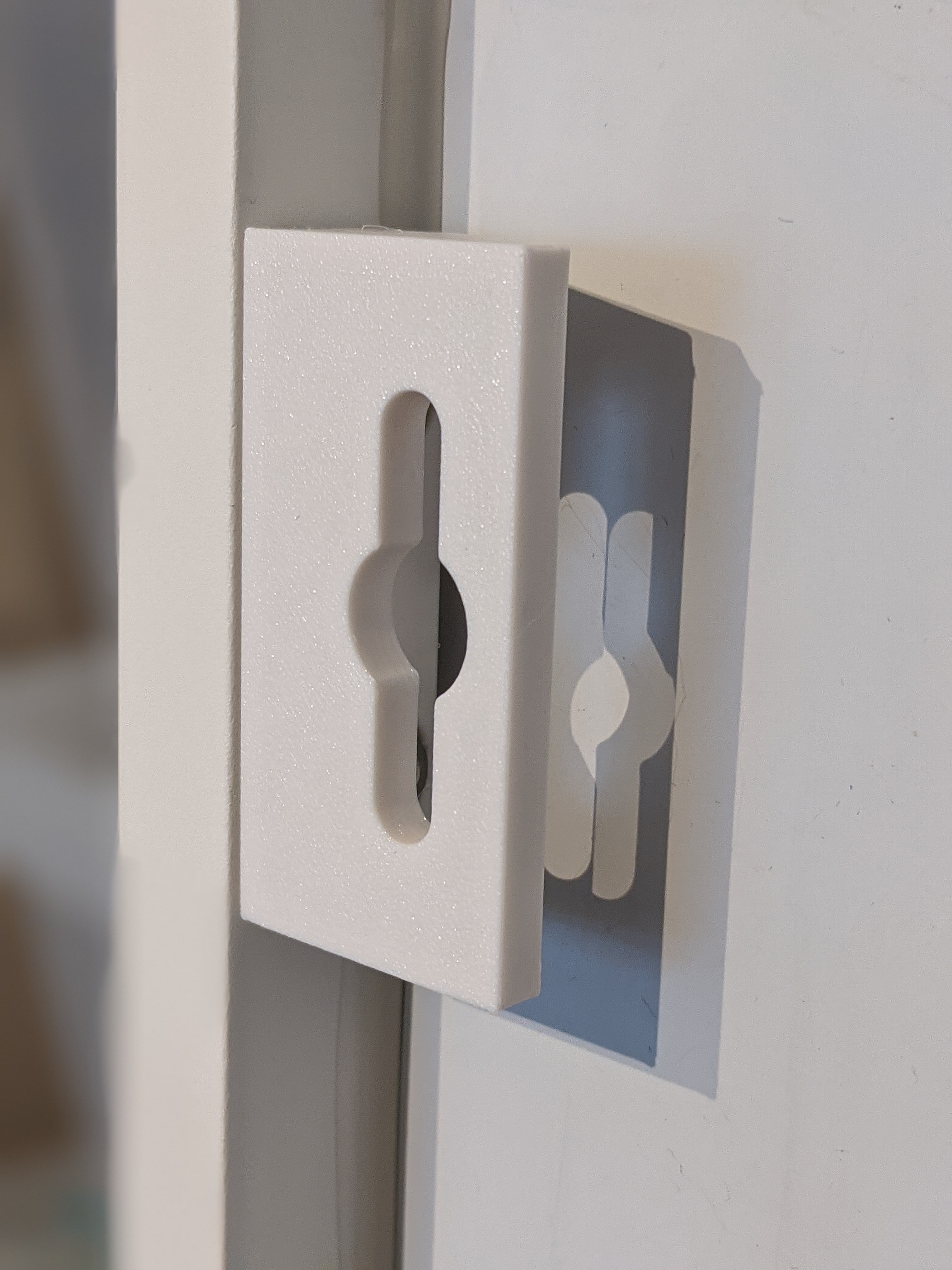 Mounting bracket for IKEA NISSEDAL wall mirror