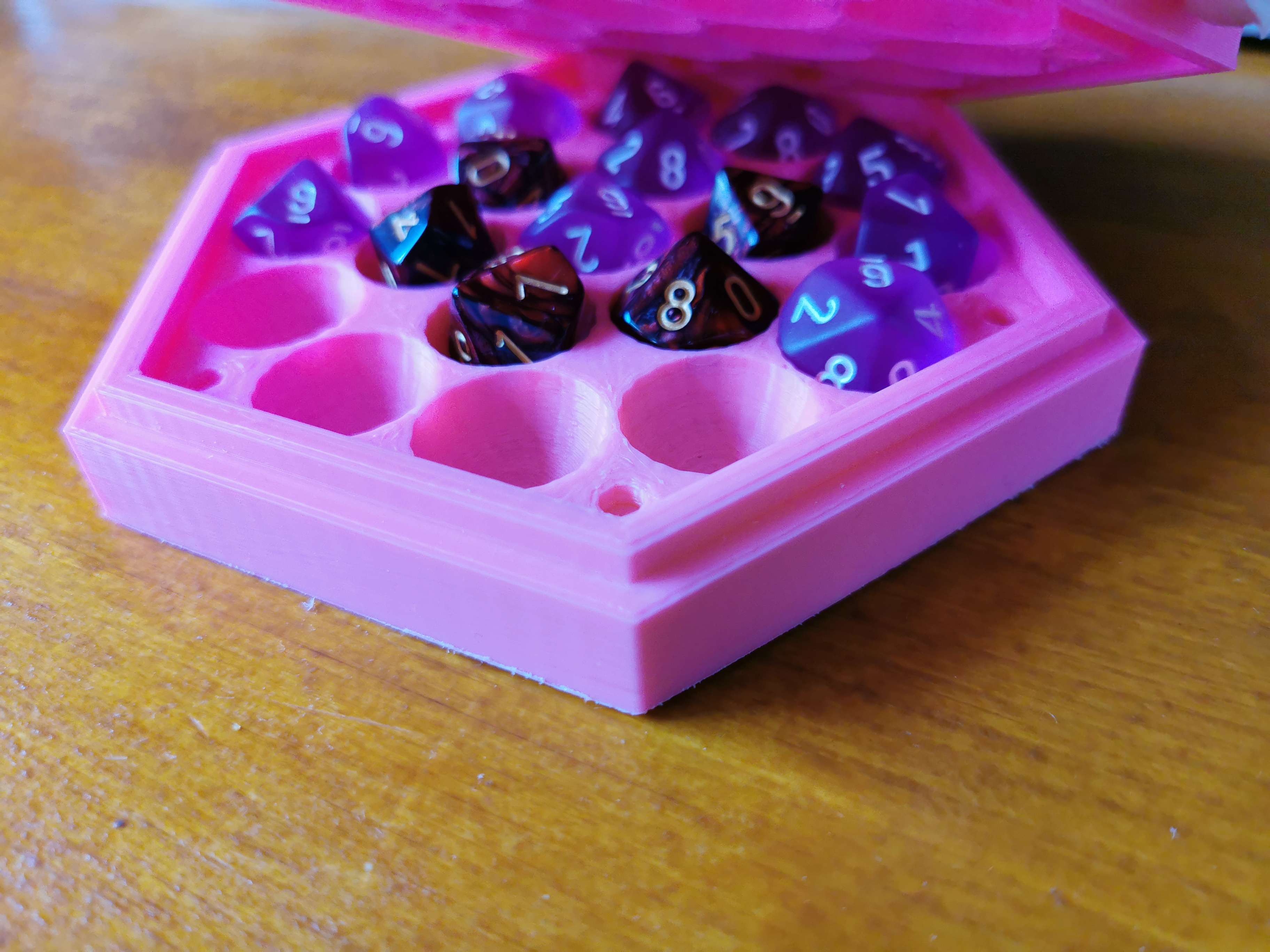 Vampire the Masquerade hexagon dicebox