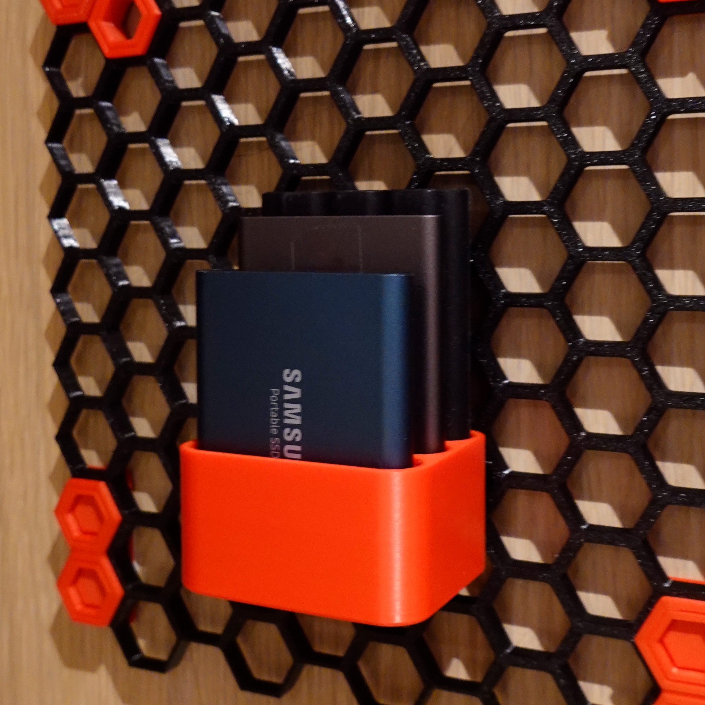 SSD drive holder for HSW