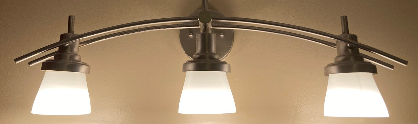 Lampshade with notch for screws