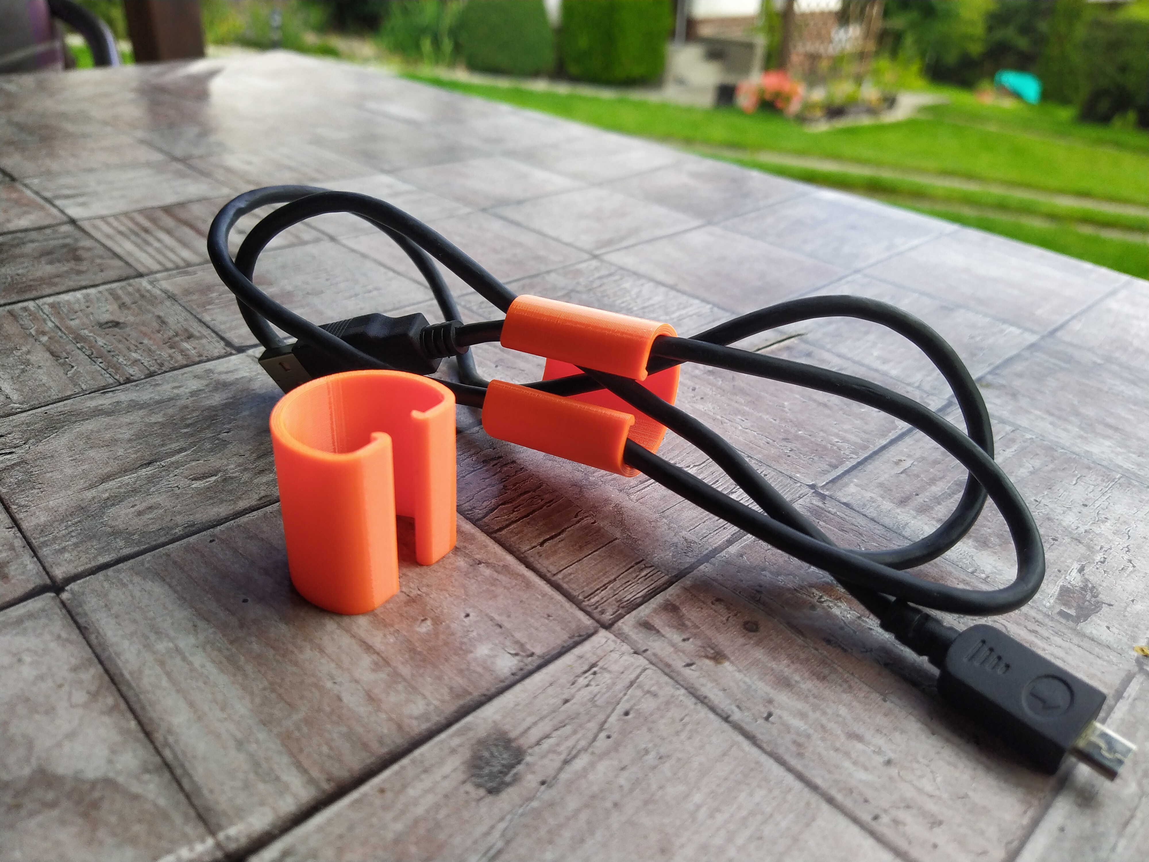 Cable clip