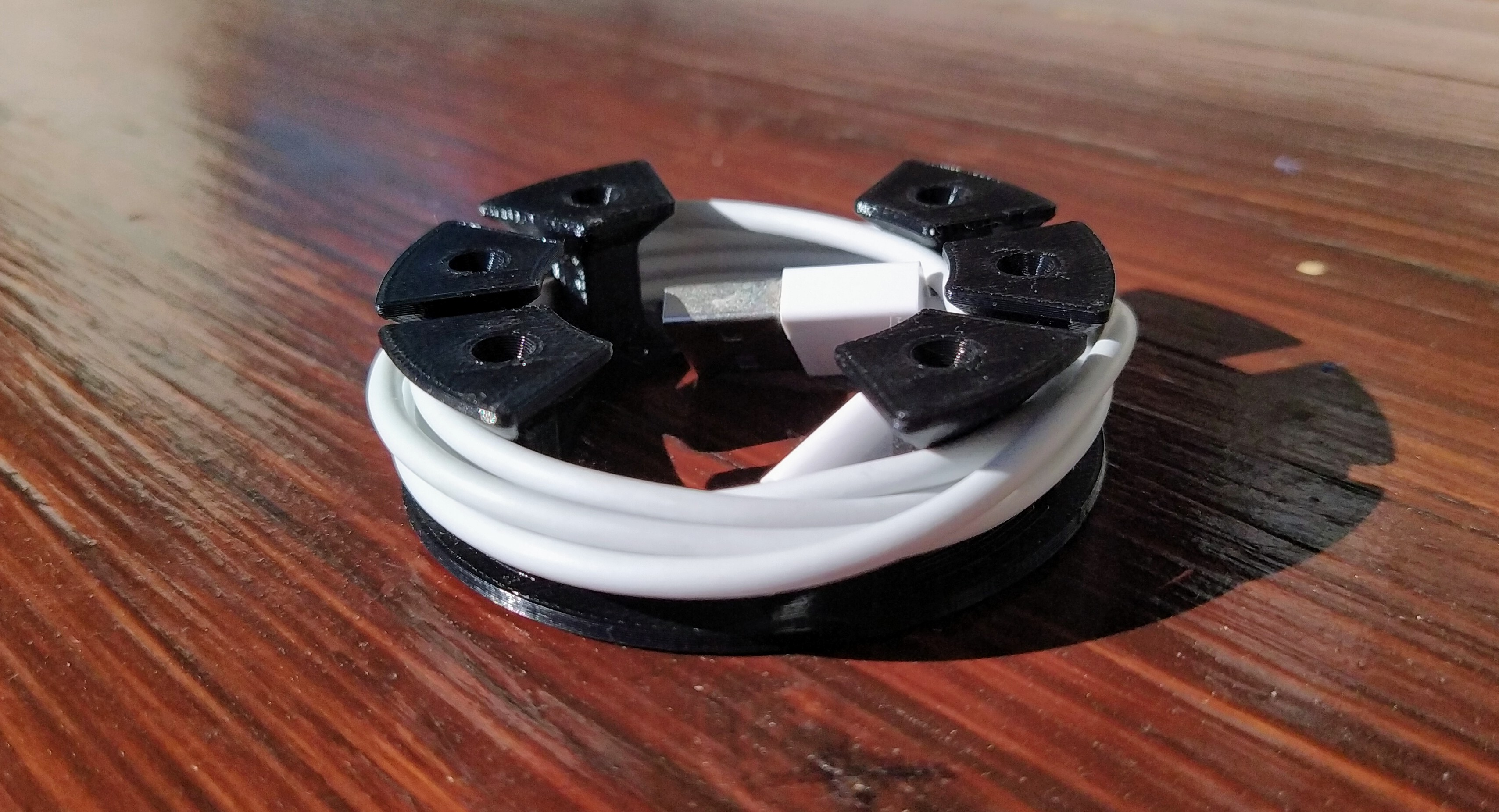 Circular cable organizer by Arasti Download free STL model