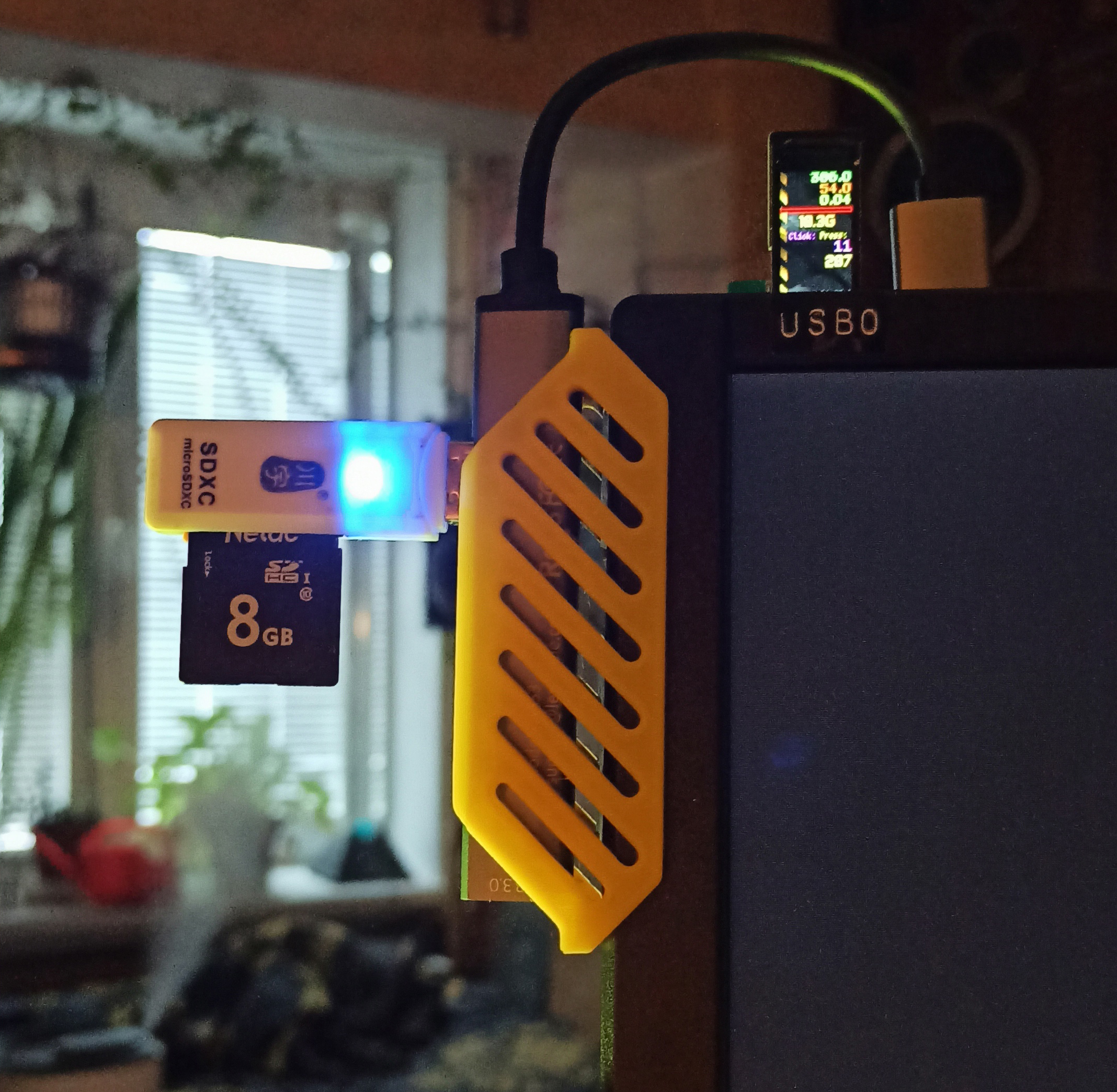 Lemorele USB hub holder