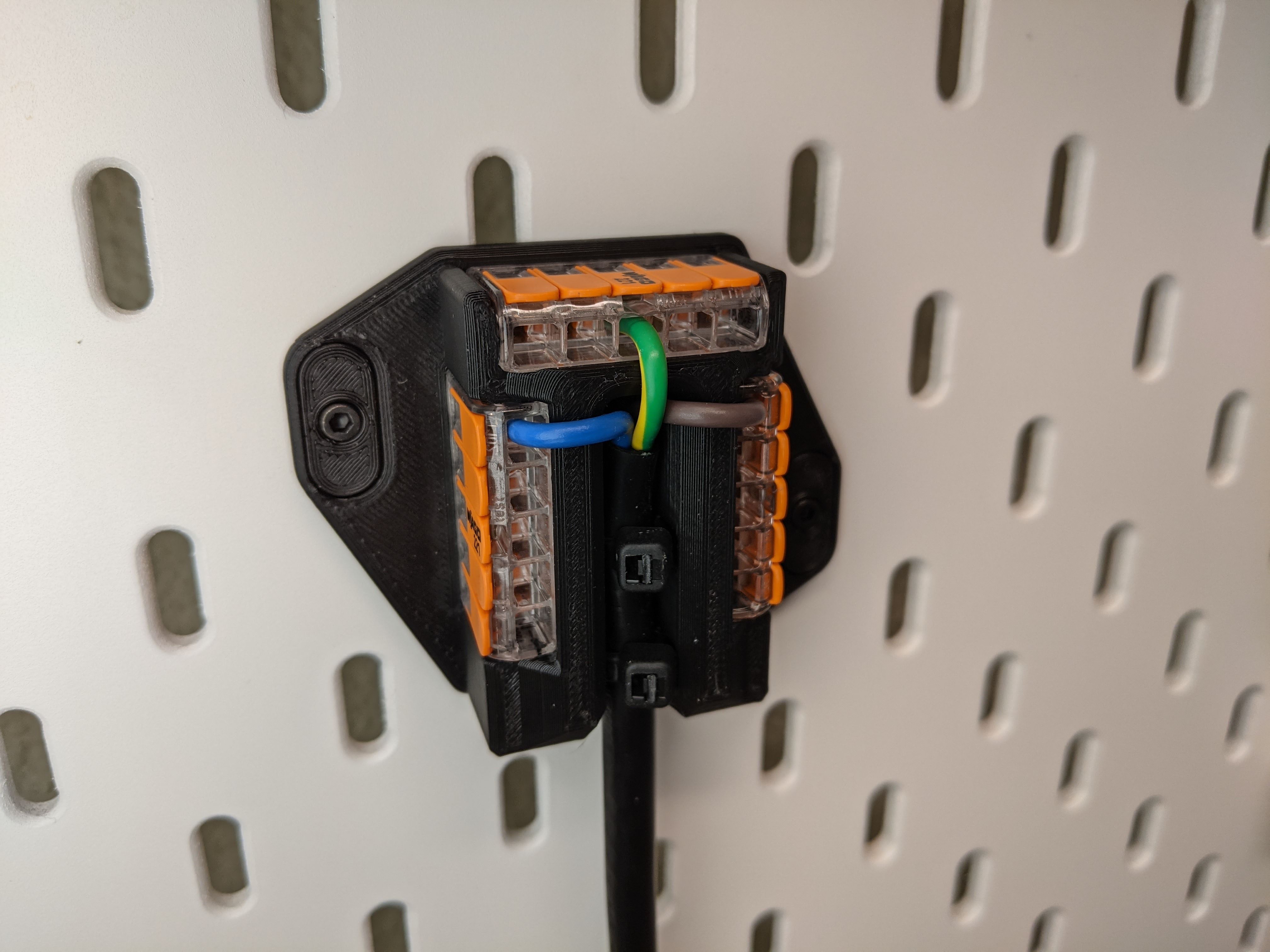 Skadis Wago 221 Power Distribution Block by 6d6178 Download free STL