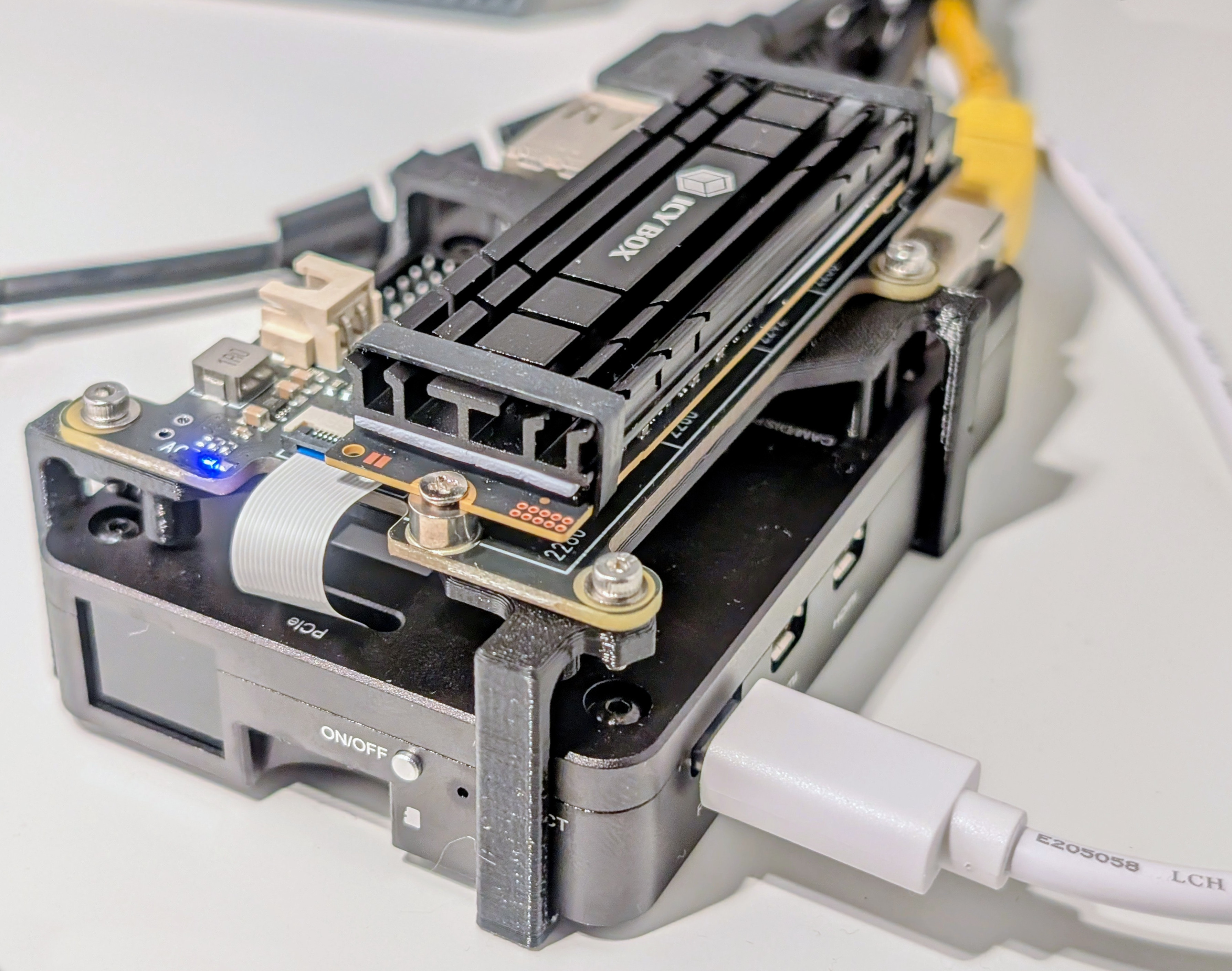 Adapter from Raspberry Pi 5 case to NVME SSD hat