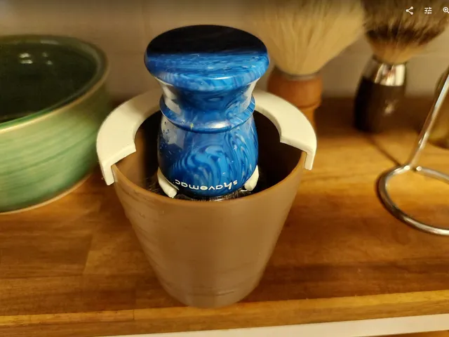 Rasierpinsel Einweicher / Shaving brush holder