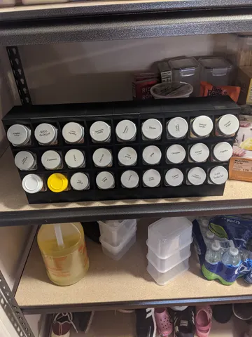 Spice rack for 4 oz square jars