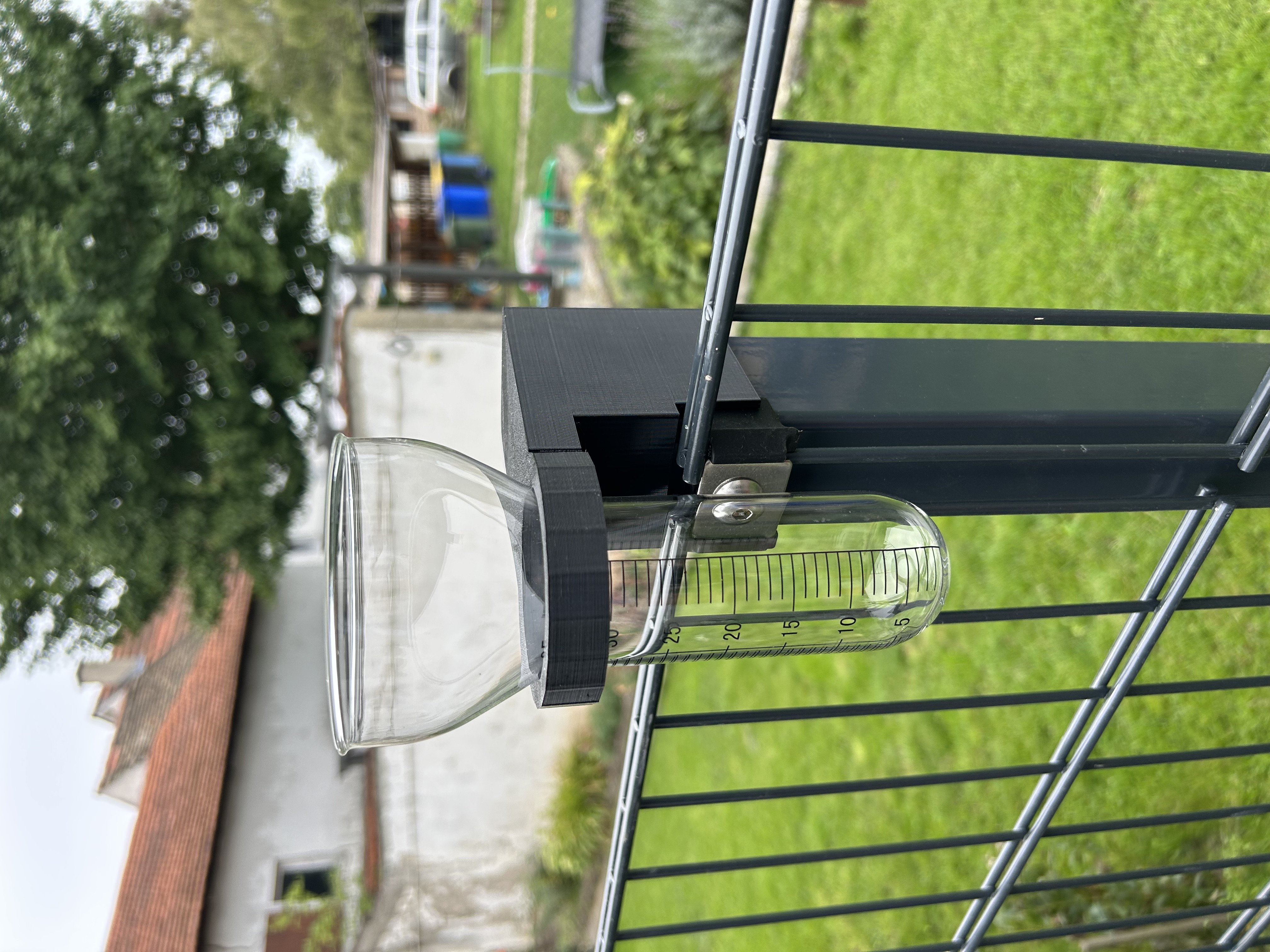 Halter Niederschlagsmesser Regenmesser Zaunpfahl Doppelstabmatten / Qualitätsupdate am 03.05.2024
